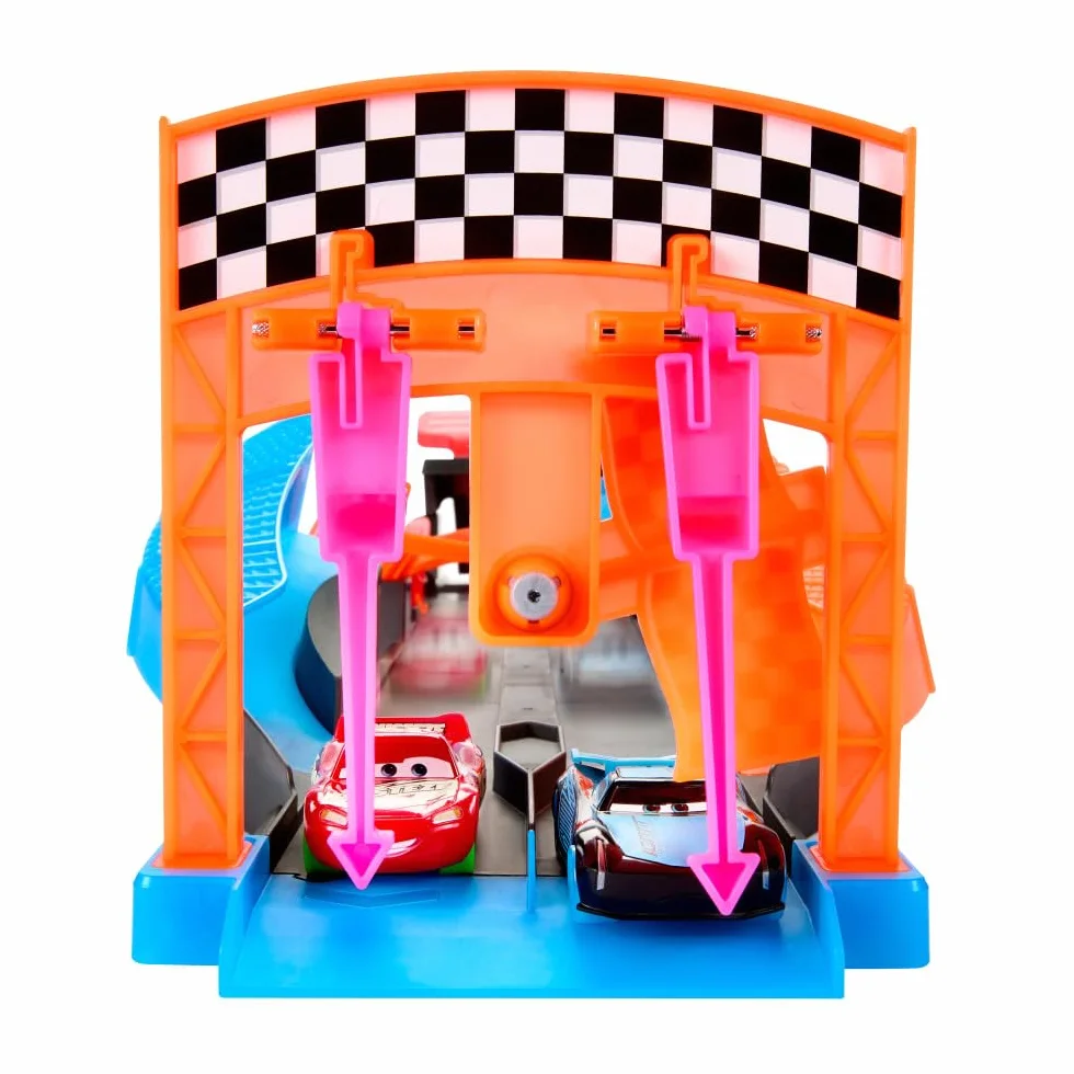 Mattel Cars Auta Glow Racers Nocny wyścig Tor świecący w ciemności Zestaw z 2 pojazdami świecącymi w ciemności (Zygzak McQueen i Jackson Sztorm) HPD80