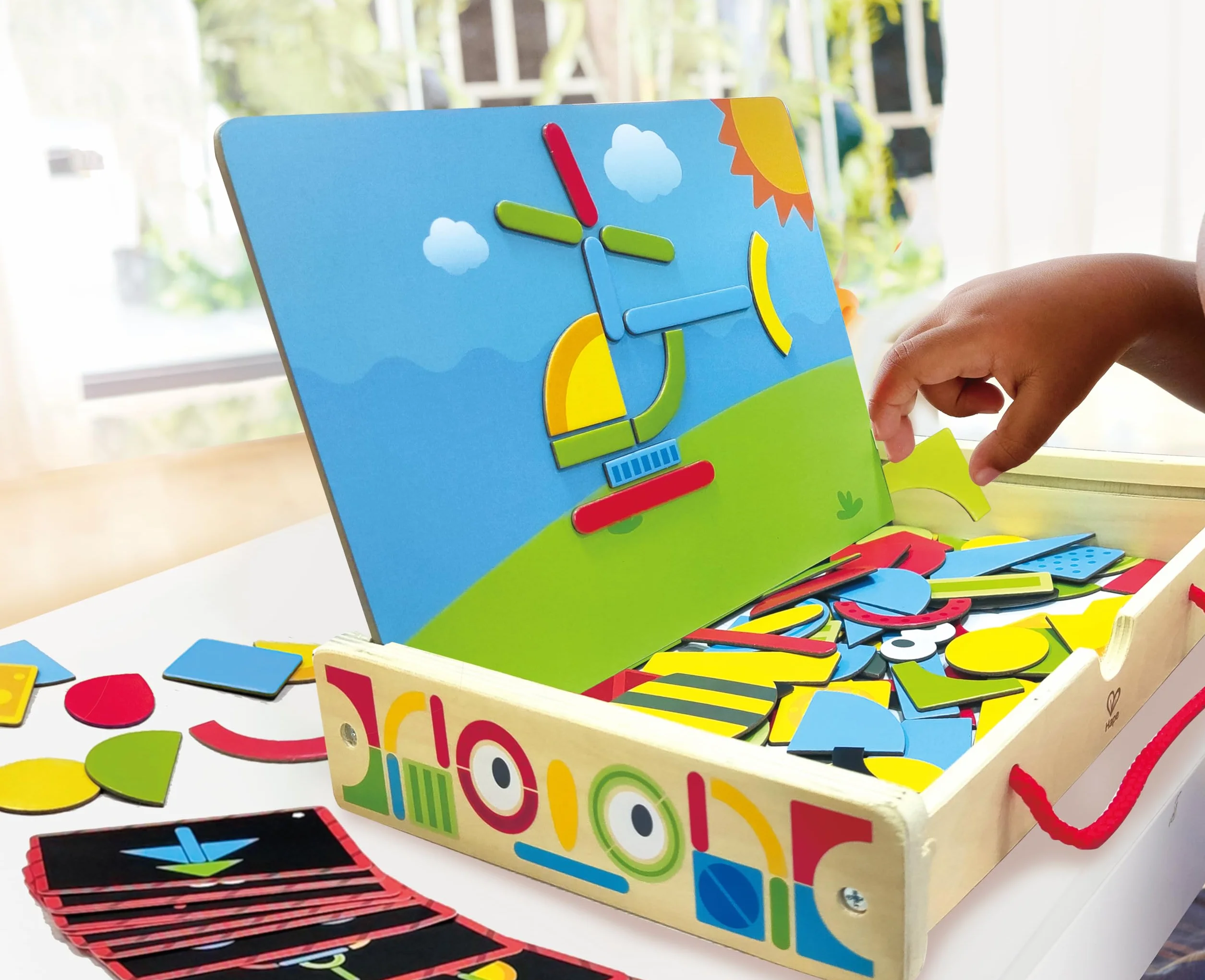 Hape E1631 Magnetic Art Box
