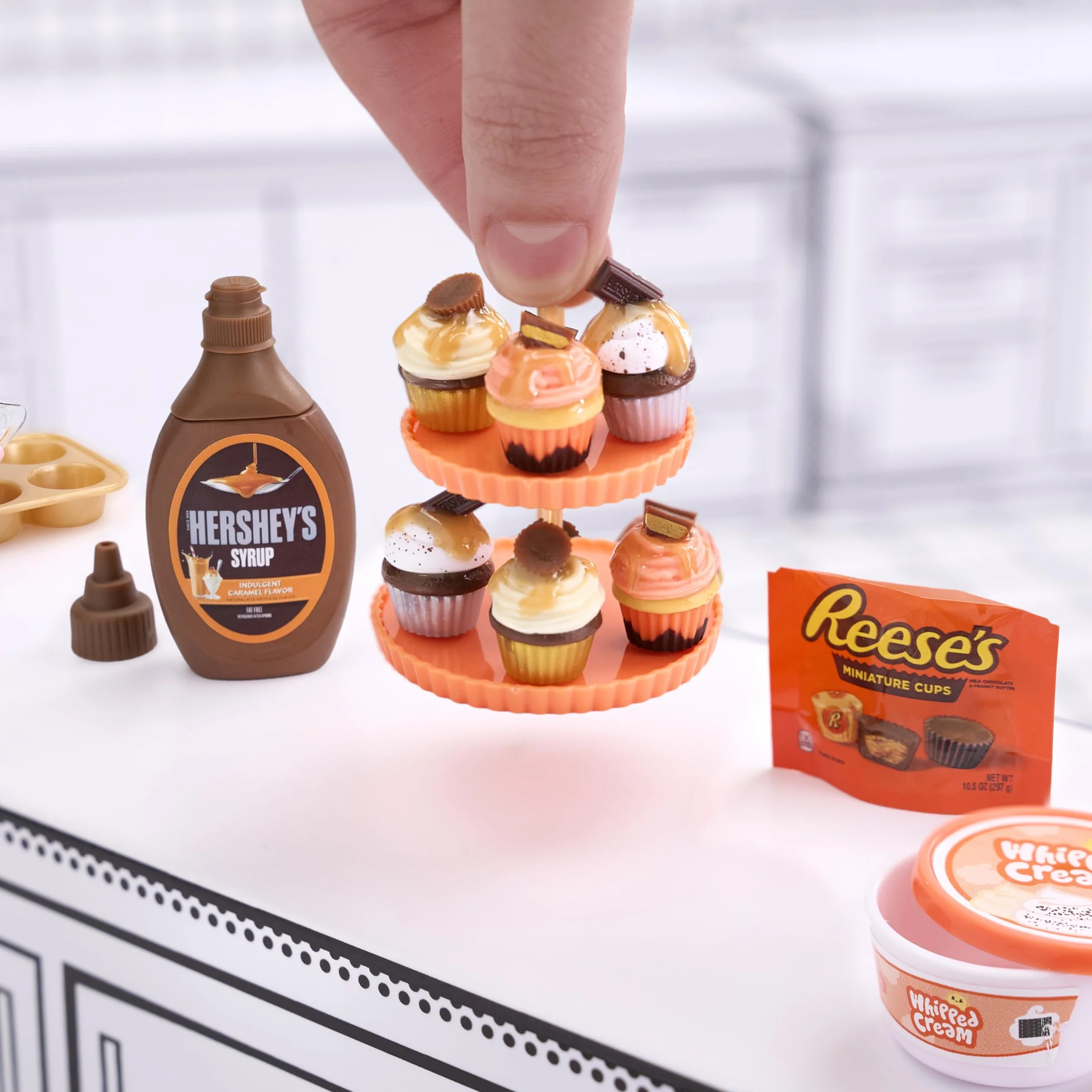 MGA's Miniverse Make It Mini Food - Brunch Multipack - Mini Przedmioty Hershey w Ukrytych Opakowaniach - DIY, Zabawa Żywicą, Repliki Jedzenia - dla Kolekcjonerów i Dzieci (8+), NIEJADALNE