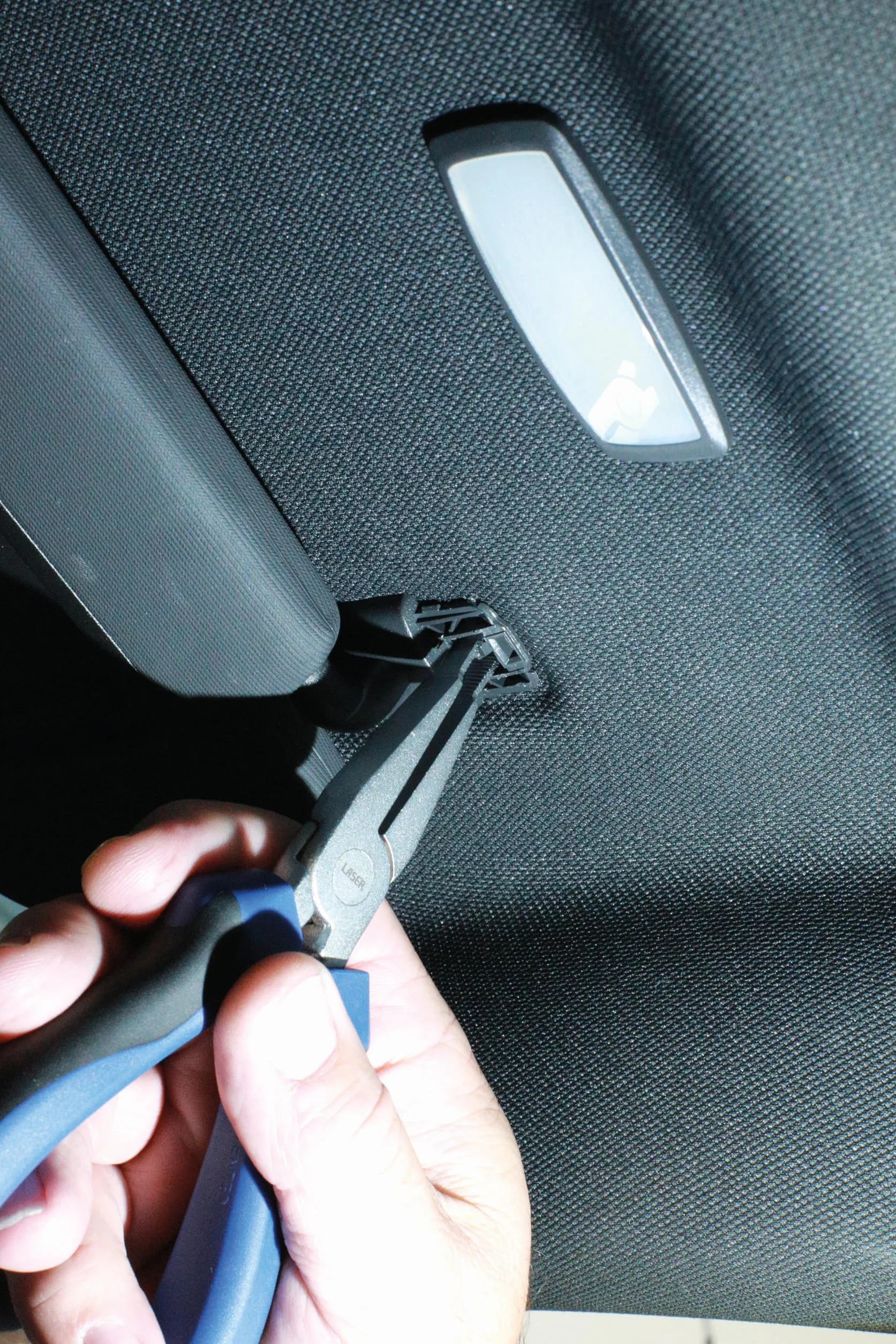 Laser 9083 Szczypce do odblokowywania osłony przeciwsłonecznej - VW Group