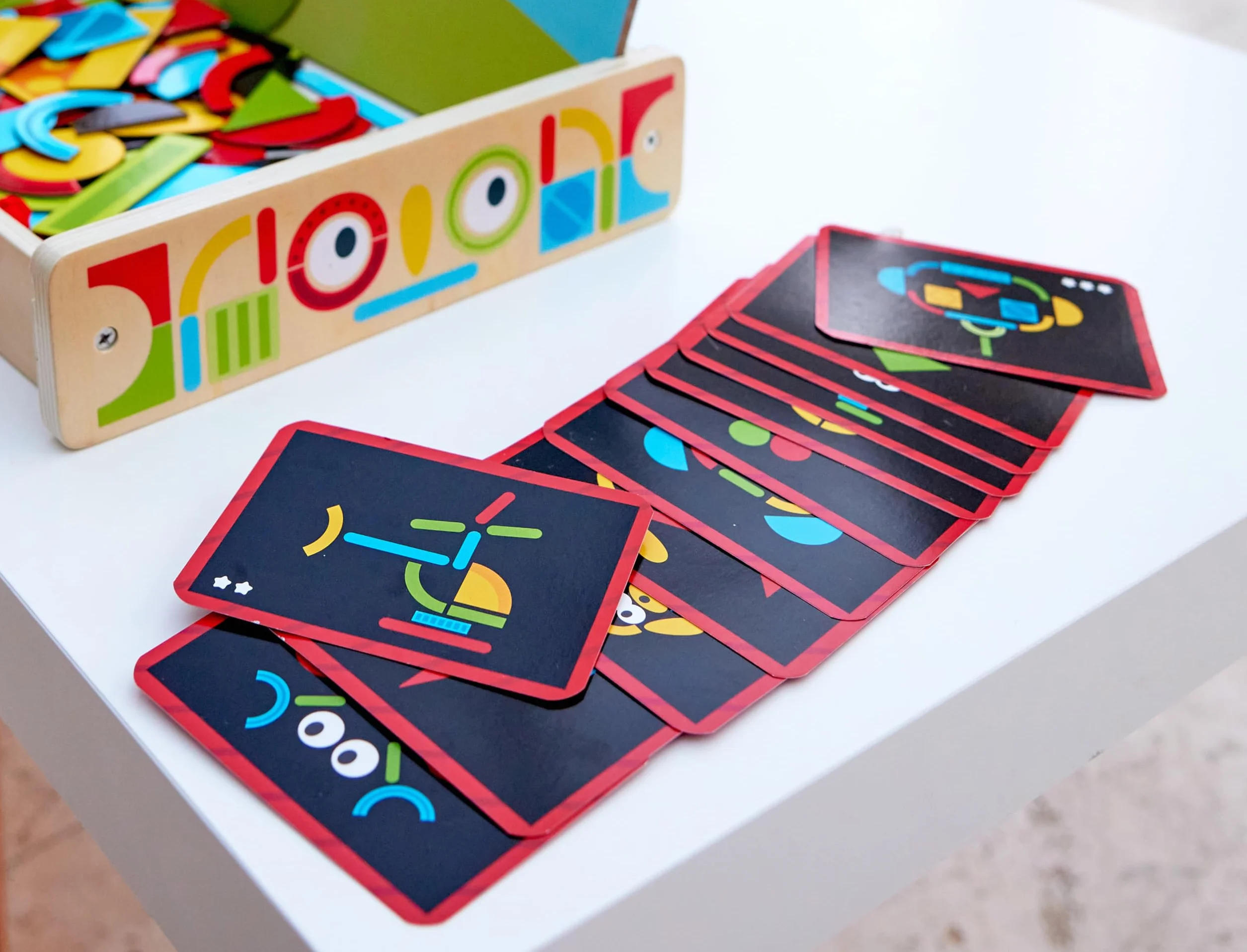 Hape E1631 Magnetic Art Box