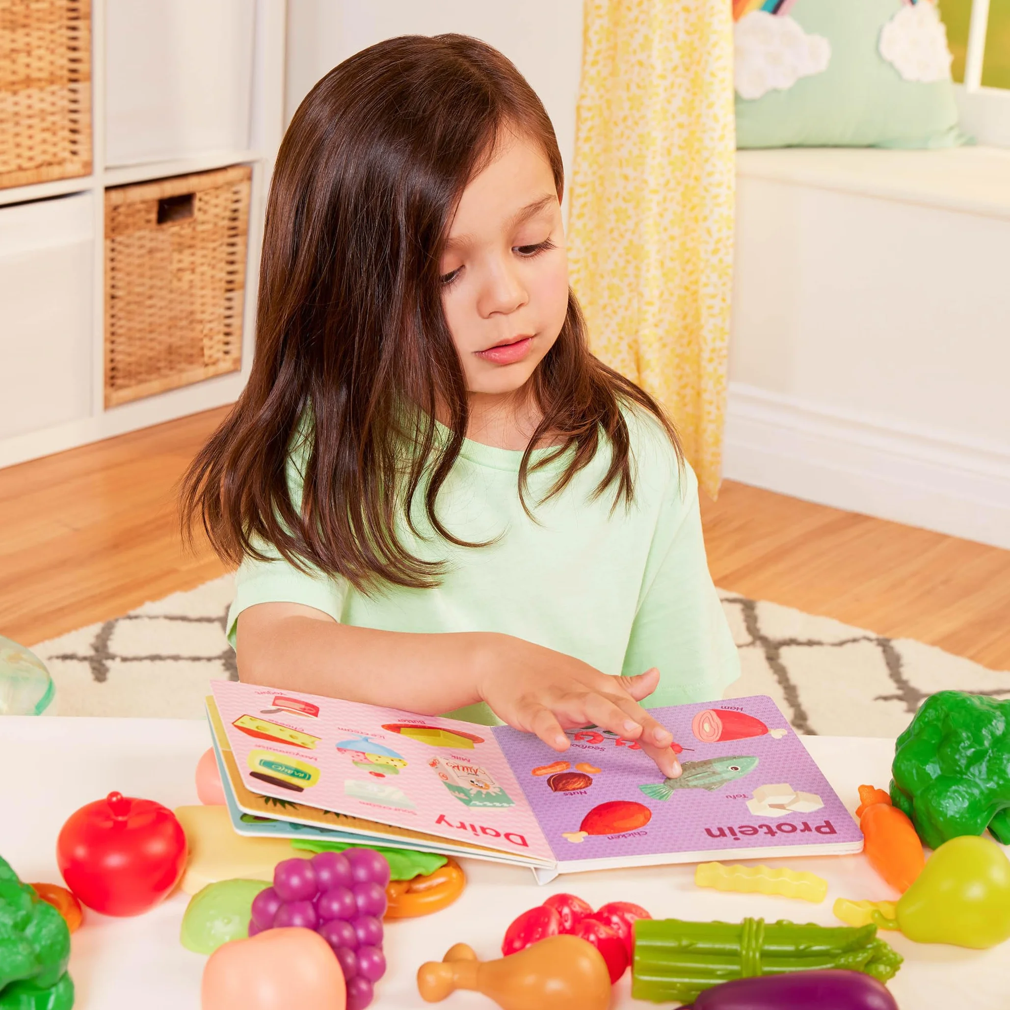 B. toys Zestaw planszy, 32-częściowy zestaw do zabawy - Educational Book for Toddlers - Storage Bucket with Lid - 2 Years + - Foodie Fun, wielokolorowy (Branford BX2125Z)