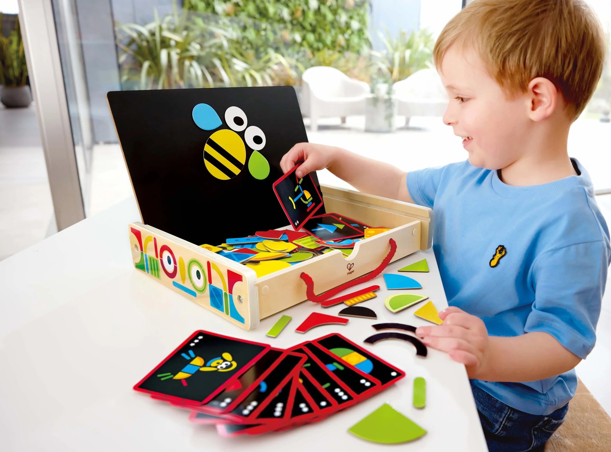 Hape E1631 Magnetic Art Box