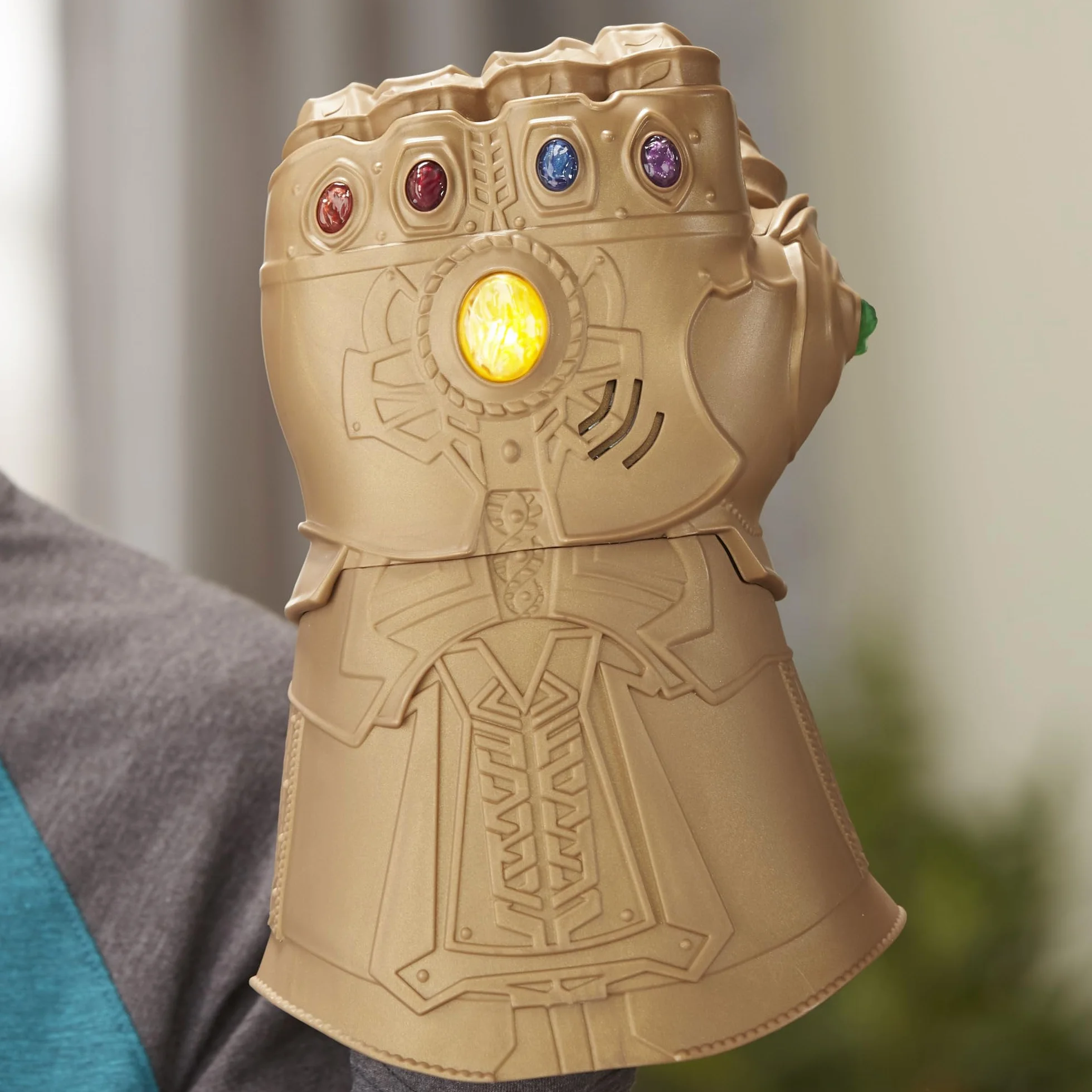 Marvel Avengers: Infinity War elektroniczna rękawica z pięścią, zabawka superbohatera dla dzieci od 5 lat