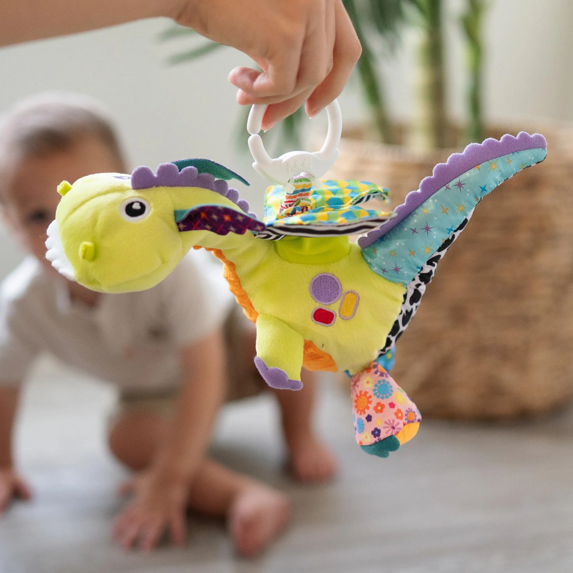 LAMAZE Flip Flap Dragon, Clip on Pram and Pushchair Newborn Baby Toy, Sensory Toy for Babies Boys and Girls from 0 to 6 Months