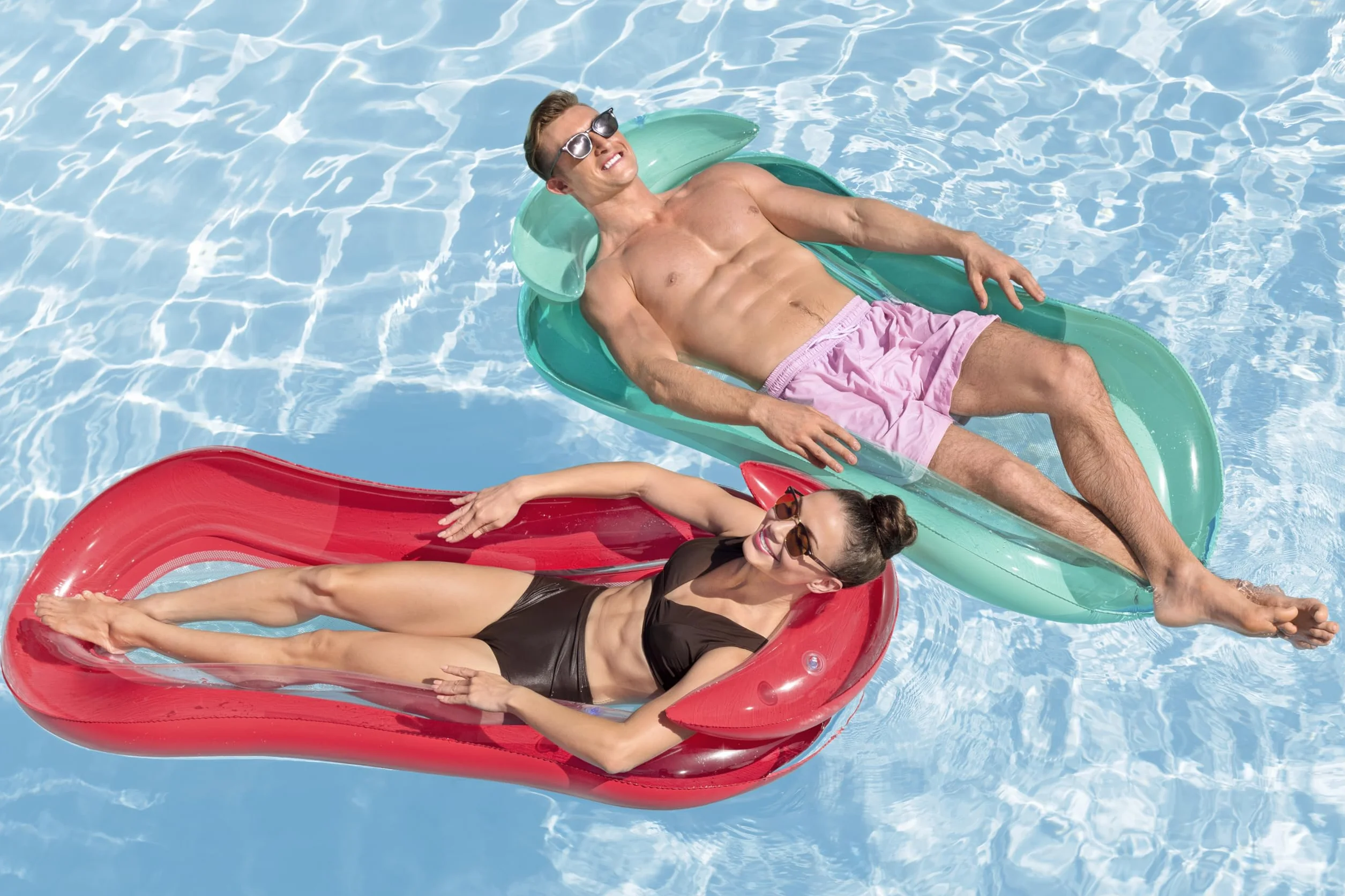 BESTWAY - Materac Aqualounge - Nadmuchiwany - 43103NA - Losowy kolor - Maksymalna waga 90 kg - Winyl - 160 cm x 84 cm - Zestaw na świeżym powietrzu - Basen - Dla osób powyżej 14 lat
