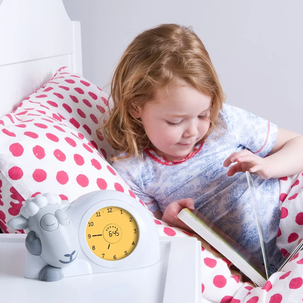 ZAZU Sam Baranek - zegar treningowy do spania i lampki nocnej dla dzieci, budzik świetlny, pomóż dziecku nauczyć się, kiedy się obudzić | Regulowana jasność | Automatyczne wyłączanie