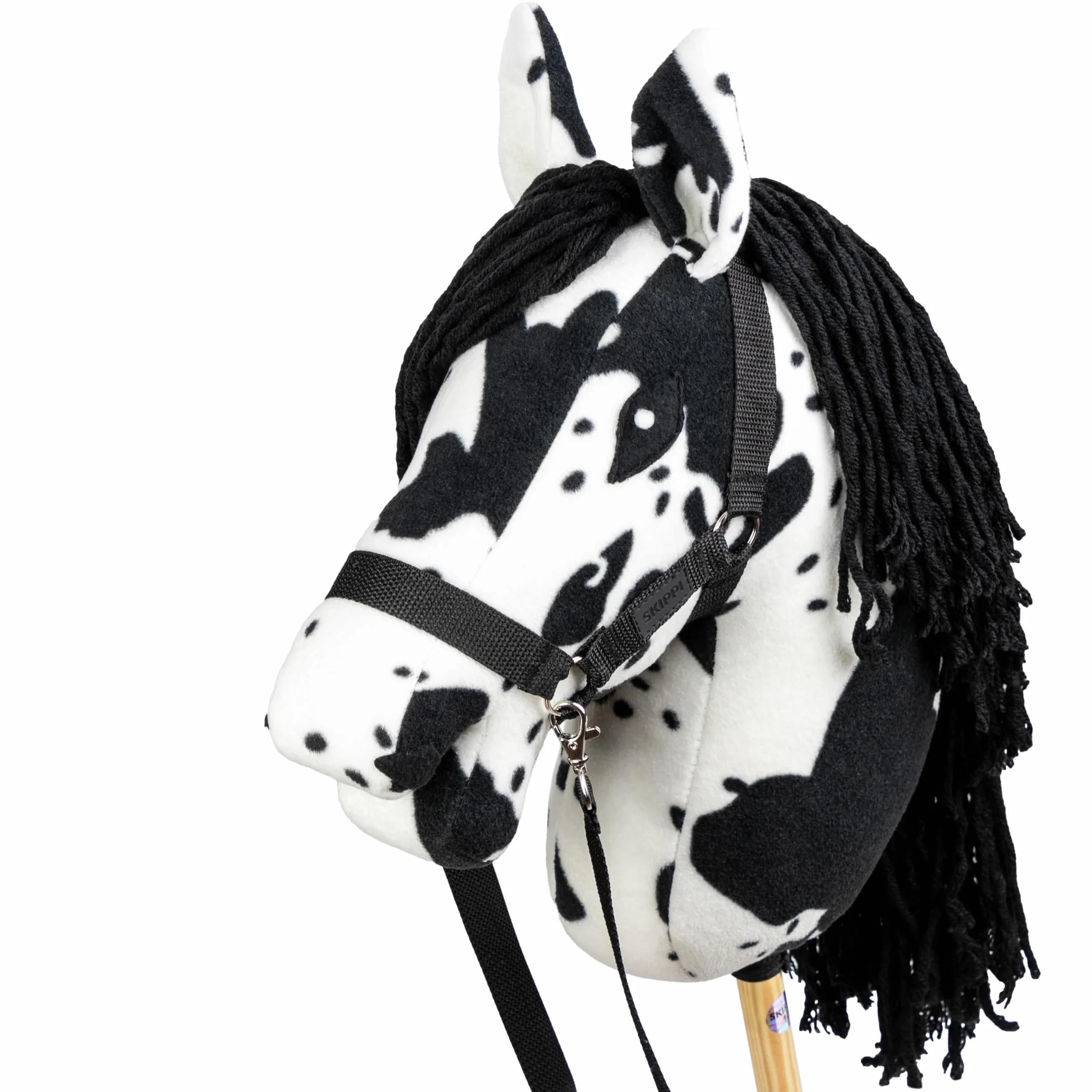 SKIPPI Hobby Horse Karo-srokaty, Biało Czarny Koń na Kiju, Łaciaty Konik na Patyku, Duży A3, Biały Koń w Łaty, Kantar i Wodze w Zestawie, prezent dla Dziewczynki, dla Dziecka