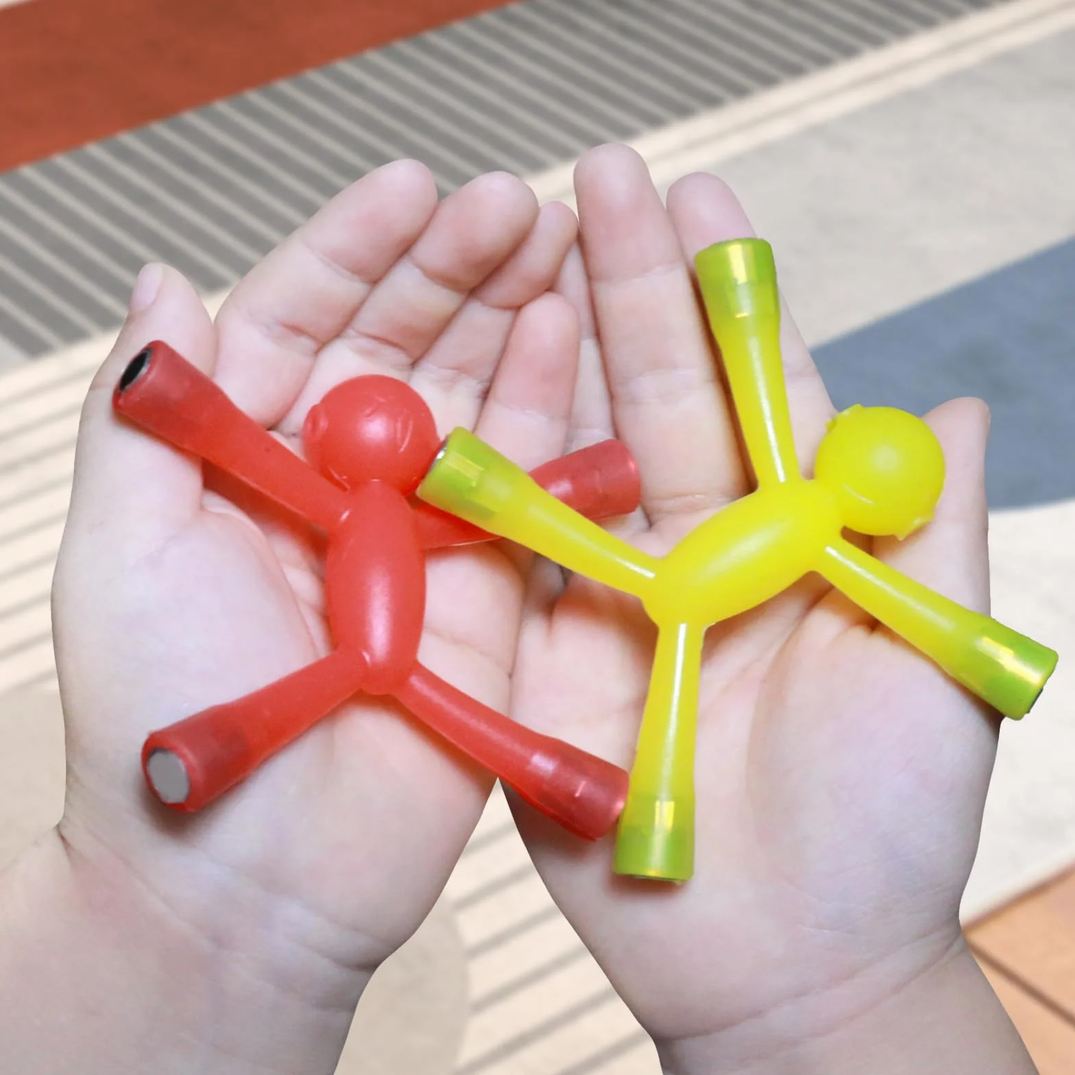 SUPINEEDO Magnetyczna zabawka podróżna dla małych dzieci, 10 sztuk, magnetyczne, zabawne magnesy dla dzieci w wieku 1, 2, 3, 4, 5 lat, samolot, klasa, restauracja, śliczna