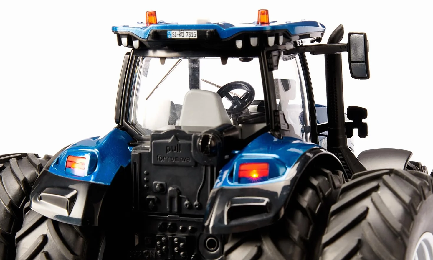 Siku 6738, New Holland T7.315 Traktor, 1:32, Niebieski, Metal,tworzywo sztuczne, Zdalnie sterowany, Sterowanie za pomocą aplikacji przez Bluetooth, Zdejmowane podwójne koła, Bez pilota zdalnego sterowania