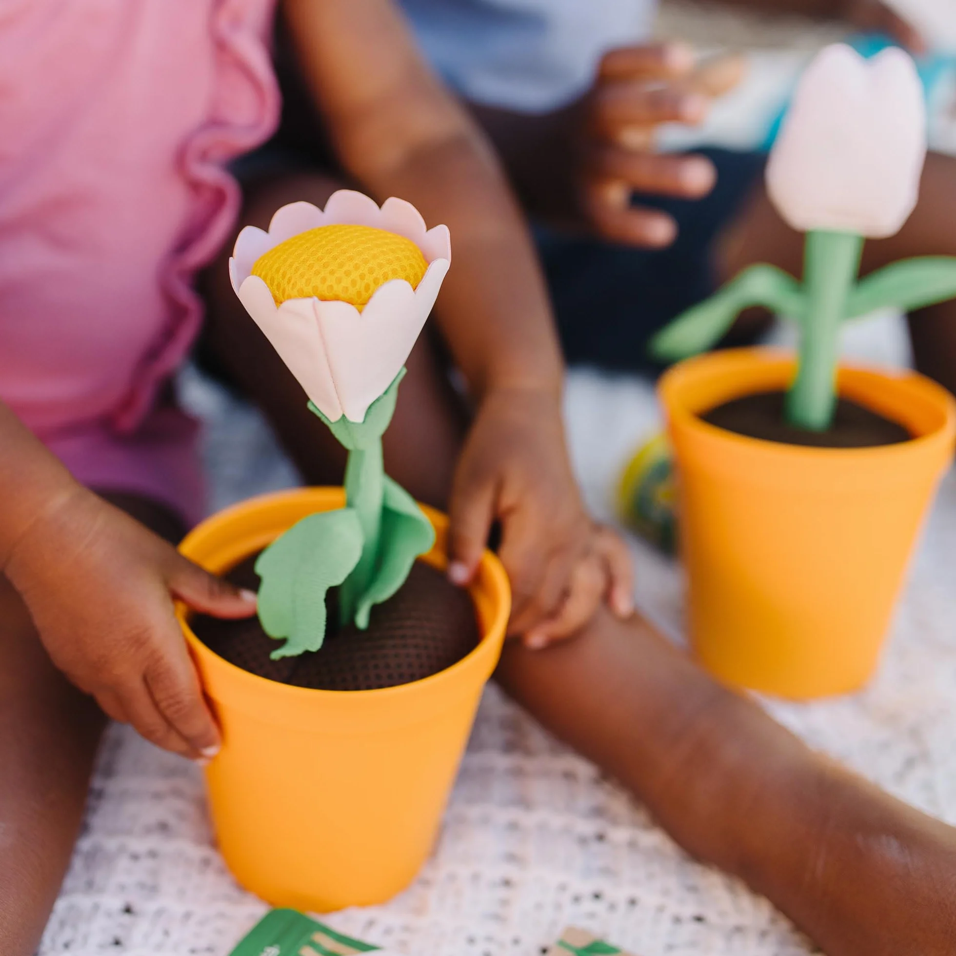 Melissa & Doug Let's Explore Flower Gardening zestaw do zabawy w ogrodzie, zabawka udawana | wiek 3 + | prezent dla chłopca lub dziewczyny