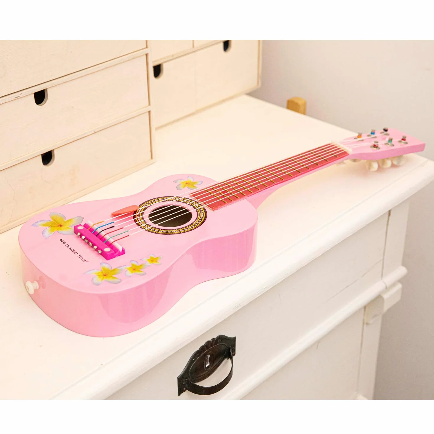 New Classic Toys - 10348 - instrument muzyczny - zabawka gitara drewniana - różowa z kwiatami