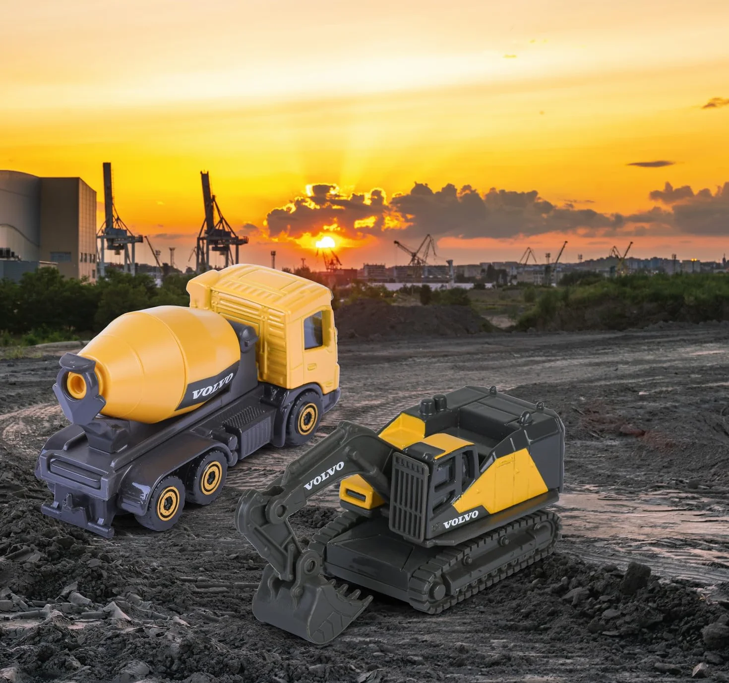 Majorette Volvo Construction 3-częściowy zestaw metalowych pojazdów budowlanych z ruchomymi częściami, 7,5 cm, +3 lata, 2 zestawy, CASUAL ADRES, 8503104000