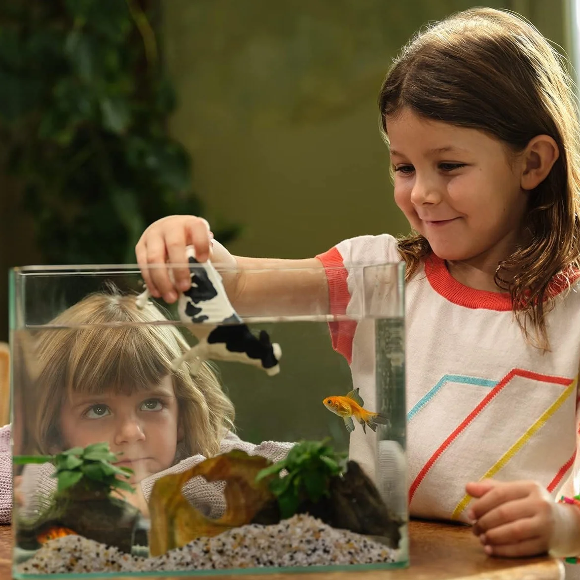 schleich FARM WORLD | Krowa holsztyńska 13797 | figurka zwierzęcia z farmy | szczegółowa figurka zwierzęcia | prezent dla dziewczynek i chłopców | zabawka farma od 3 lat | 13 x 6 x 8 cm