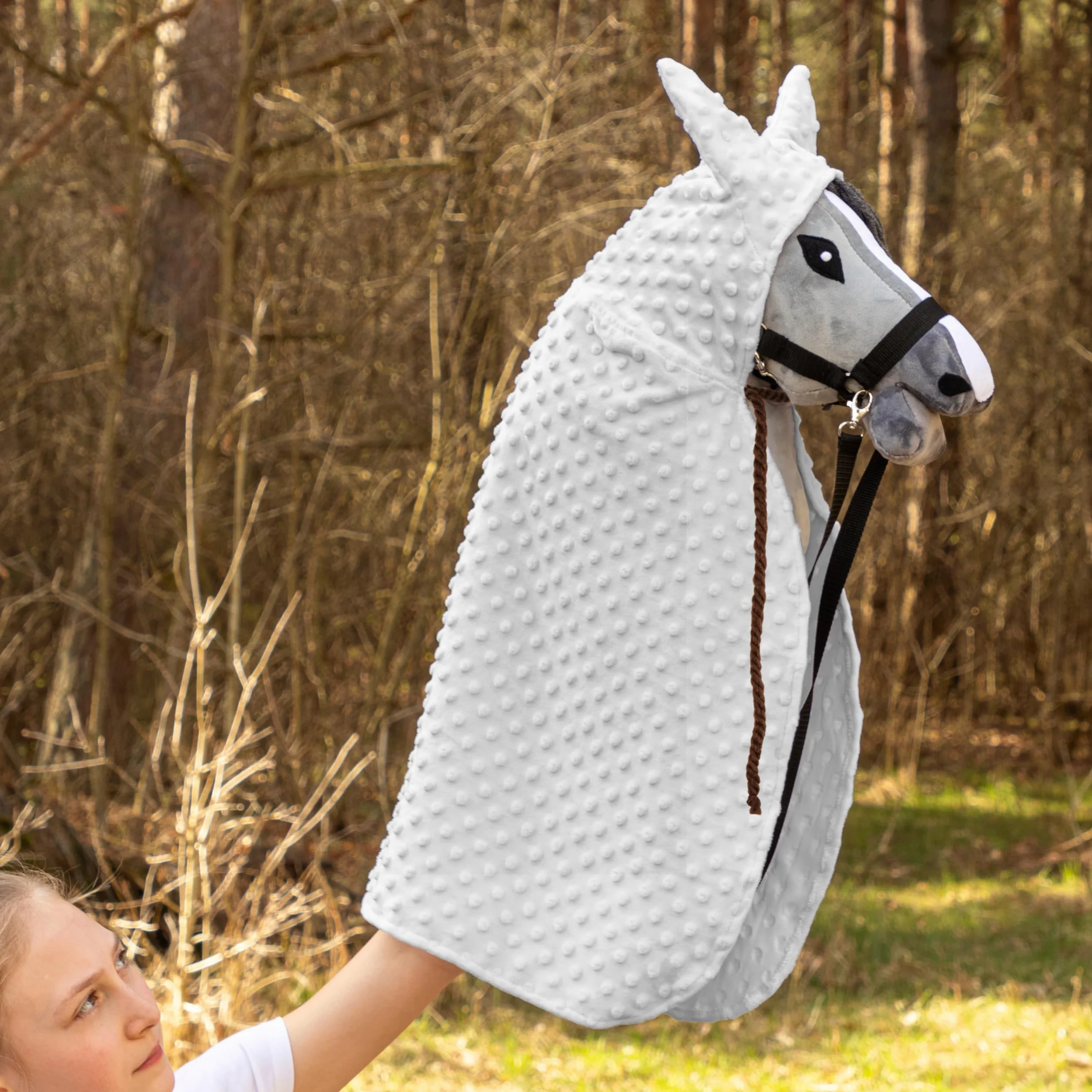 SKIPPI Peleryna dla Hobby Horse - Szara, Akcesoria dla Hobby Horsa, Prezent dla Miłośniczki Koników na Kiju, Pasuje do Większości Koni A3 i A4