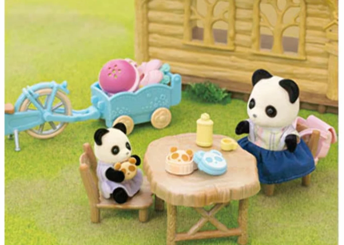 Sylvanian Families Zestaw rowerowy i łyżwiarski - Panda Girl- domek dla lalek zestaw do zabawy 5652