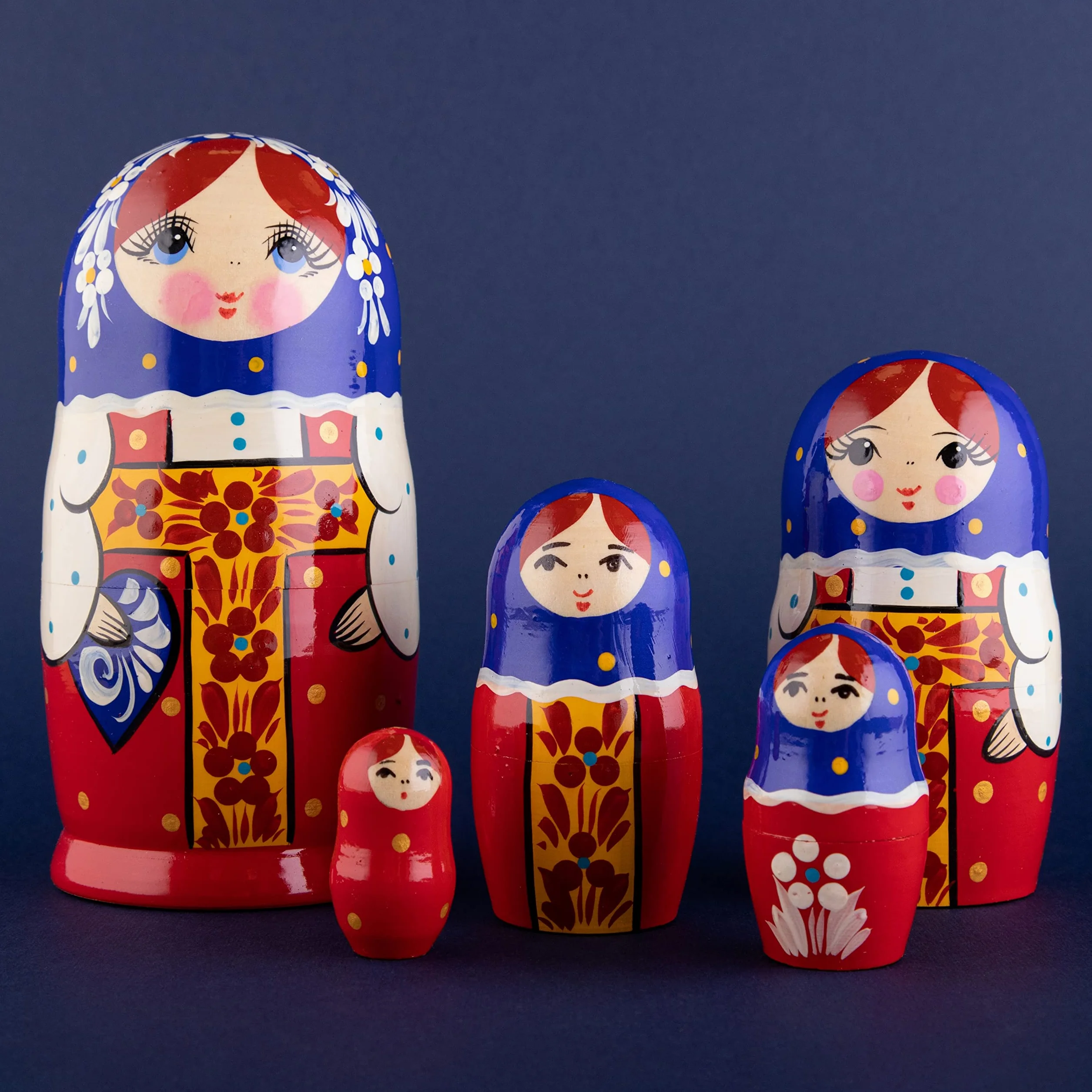 Heka Naturals Czerwony Sarafan Lalki Gniazdujące | Zestaw Lalek Matryoshka w Całości z Naturalnego Drewna 5 (18 cm) - Tradycyjne Dekoracje do Domu Babushka, Drewniane Zabawki do Układania w Stosy