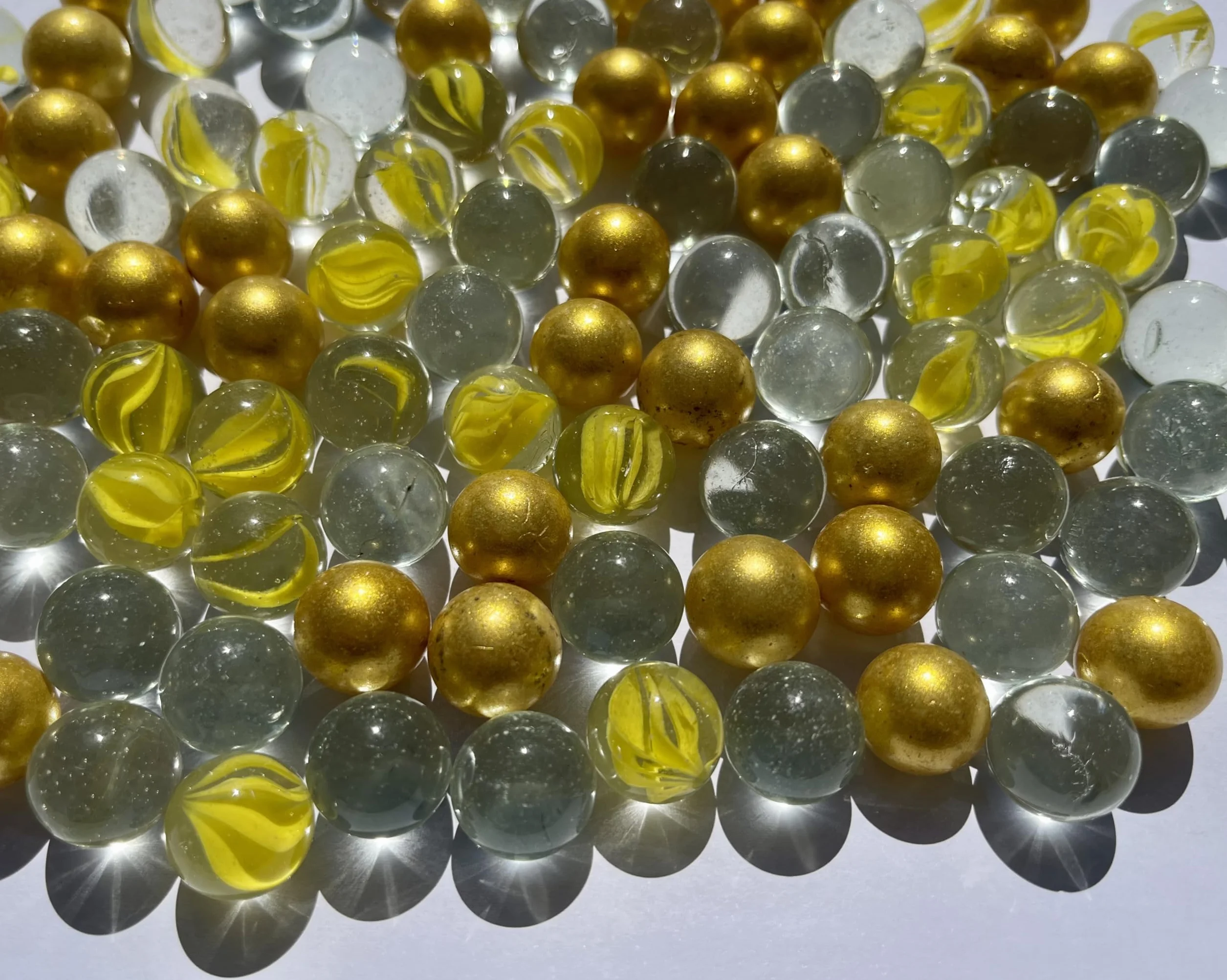 FAIRY TAIL & GLITZER FEE 100 kulek złota przezroczysta mieszanka szklanych kulek 16 mm gra w kulki złote przezroczyste kulki