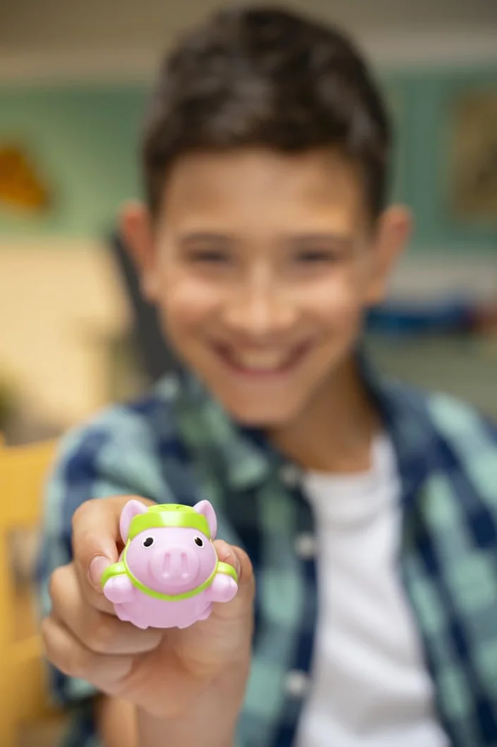 PlayMonster Świnie na trampolinach | Zabawna gra dla dzieci z odbijającymi się świniami | Szybka gra rodzinna | Dla dzieci w wieku od 6 lat