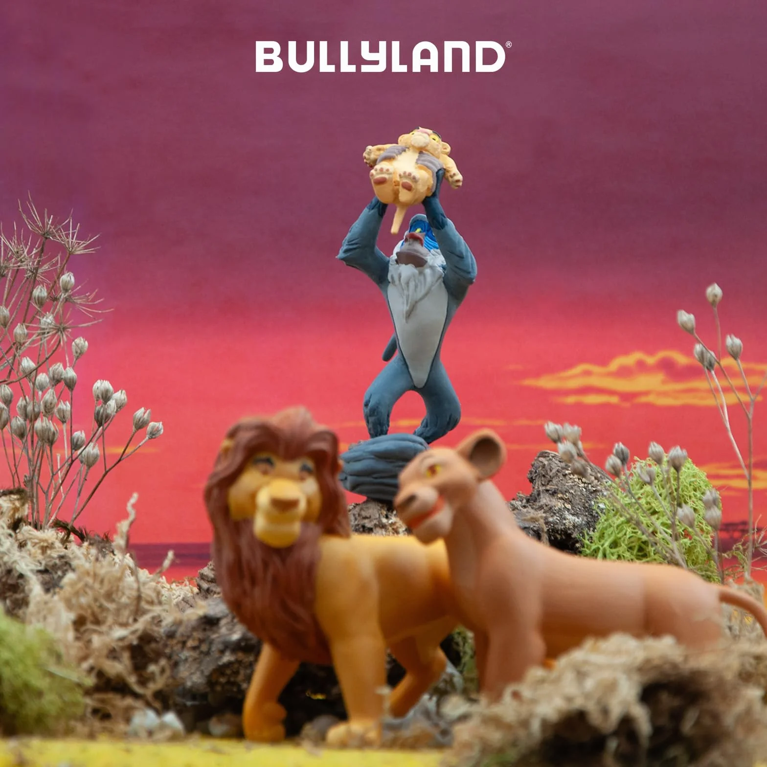 Bullyland 12254 - Figurka młodego Simby z Walta Disneya „Król Lew”, ok. 4,7 cm, szczegółowa, idealna jako mały prezent dla dzieci w wieku 3 lat i starszych