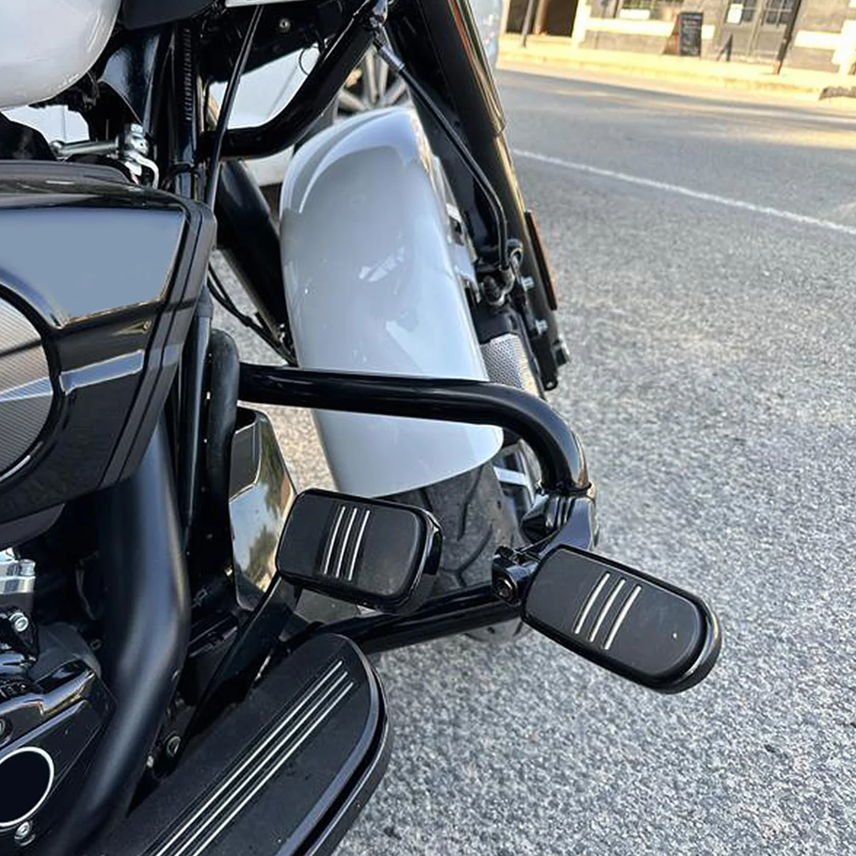 TCMT Podnóżki autostrady 32 mm - podpórka pod stopę kompatybilna z Electra Road King Street Glide Touring (czarne)