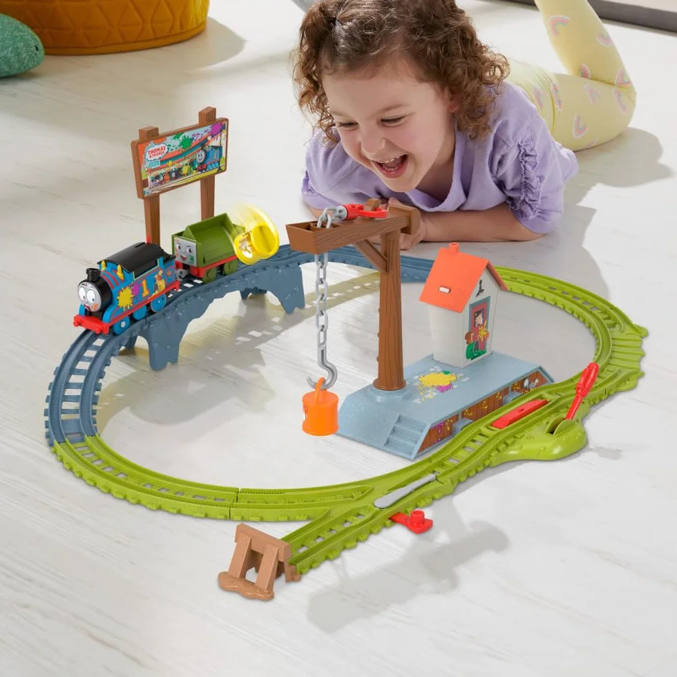 Thomas & Friends Dostawa farby Zestaw w lokomotywą z napędem na baterie i Nieznośnym wagonem, dla dzieci od 3 roku życia, HTN34