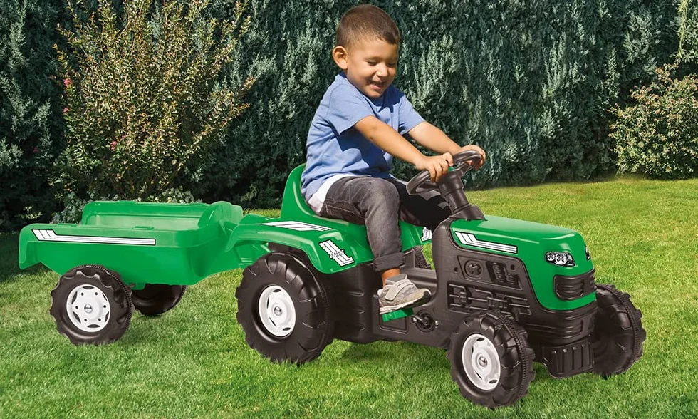 Wypełniony traktor z przyczepą Ranchero, zielony