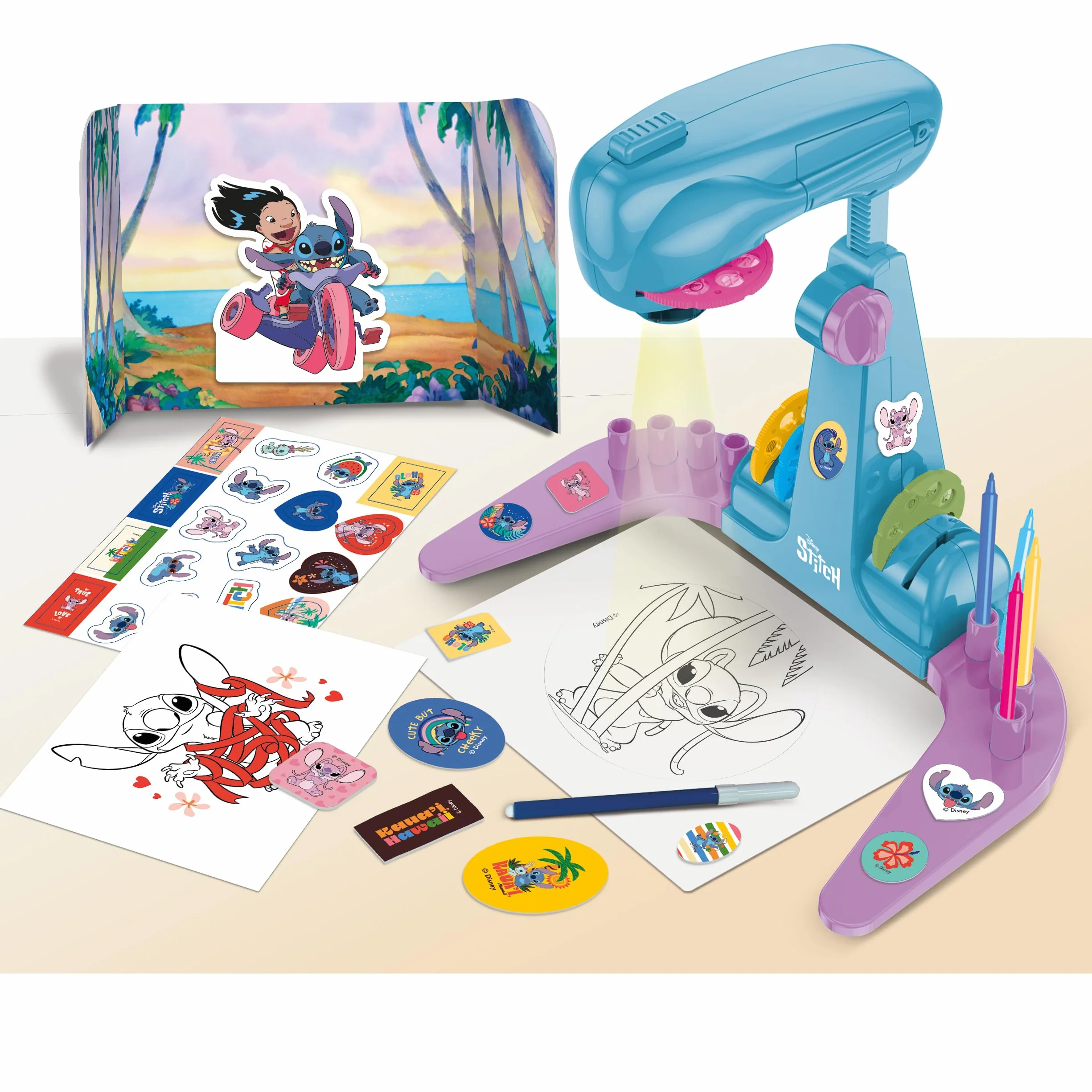 Lisciani DISNEY STITCH - Szkoła rysowania projektora dla dzieci w wieku od 5 lat - projektor LED z 4 dyskami - kreatywny zestaw z pisakami filcowymi, naklejkami i arkuszami, aktywność ręczna bez