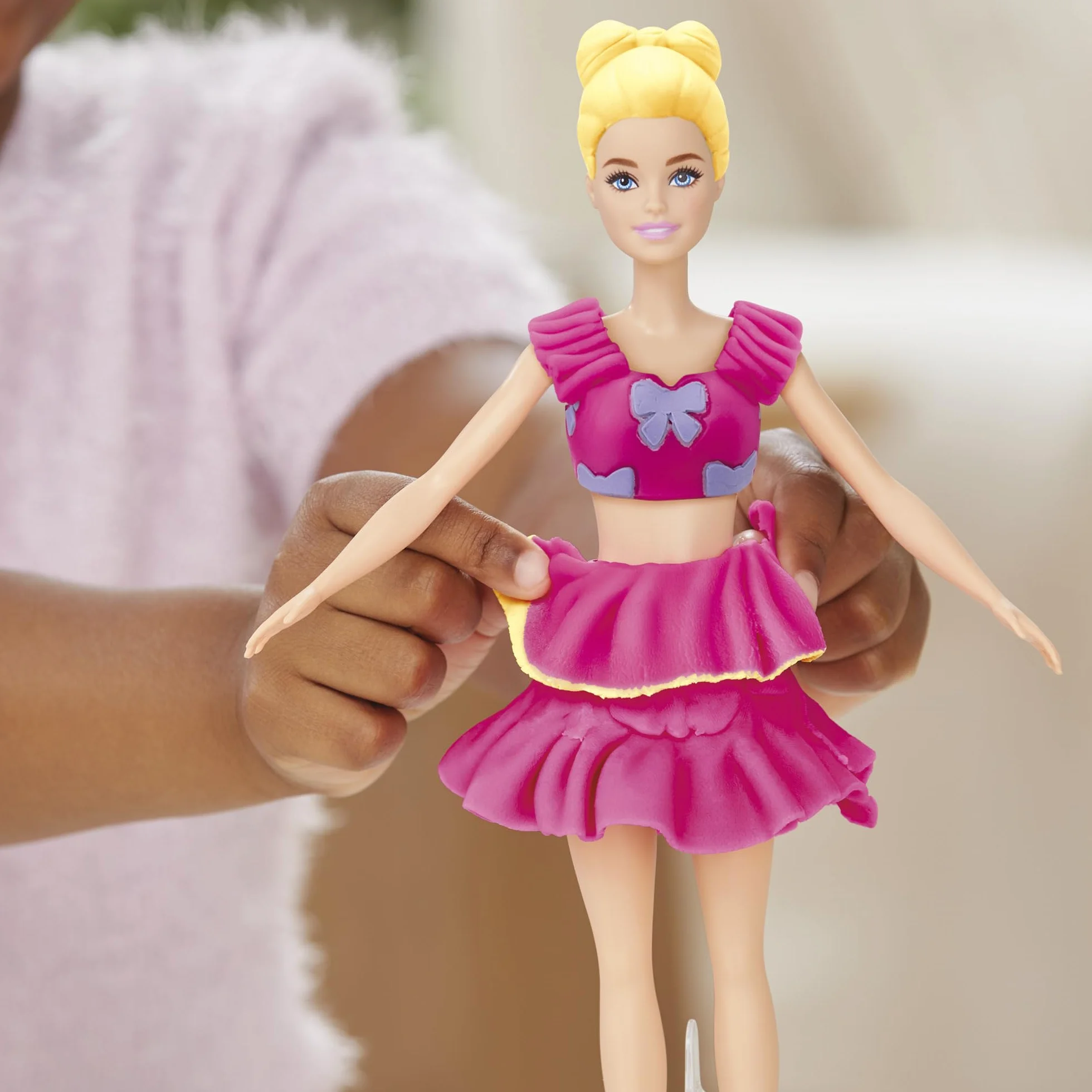 Zestaw lalek Play-Doh Barbie Falbanki i kokardki