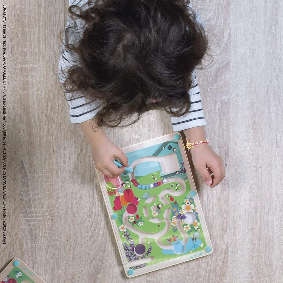 Janod - Wooden Magnetic Beehive Maze - Develops Fine Motor Skills and Concentration - Dimensions: 7.1 inch X 9.8 inch - Fsc-Certified - Suitable for Ages 2 and Up, J05310