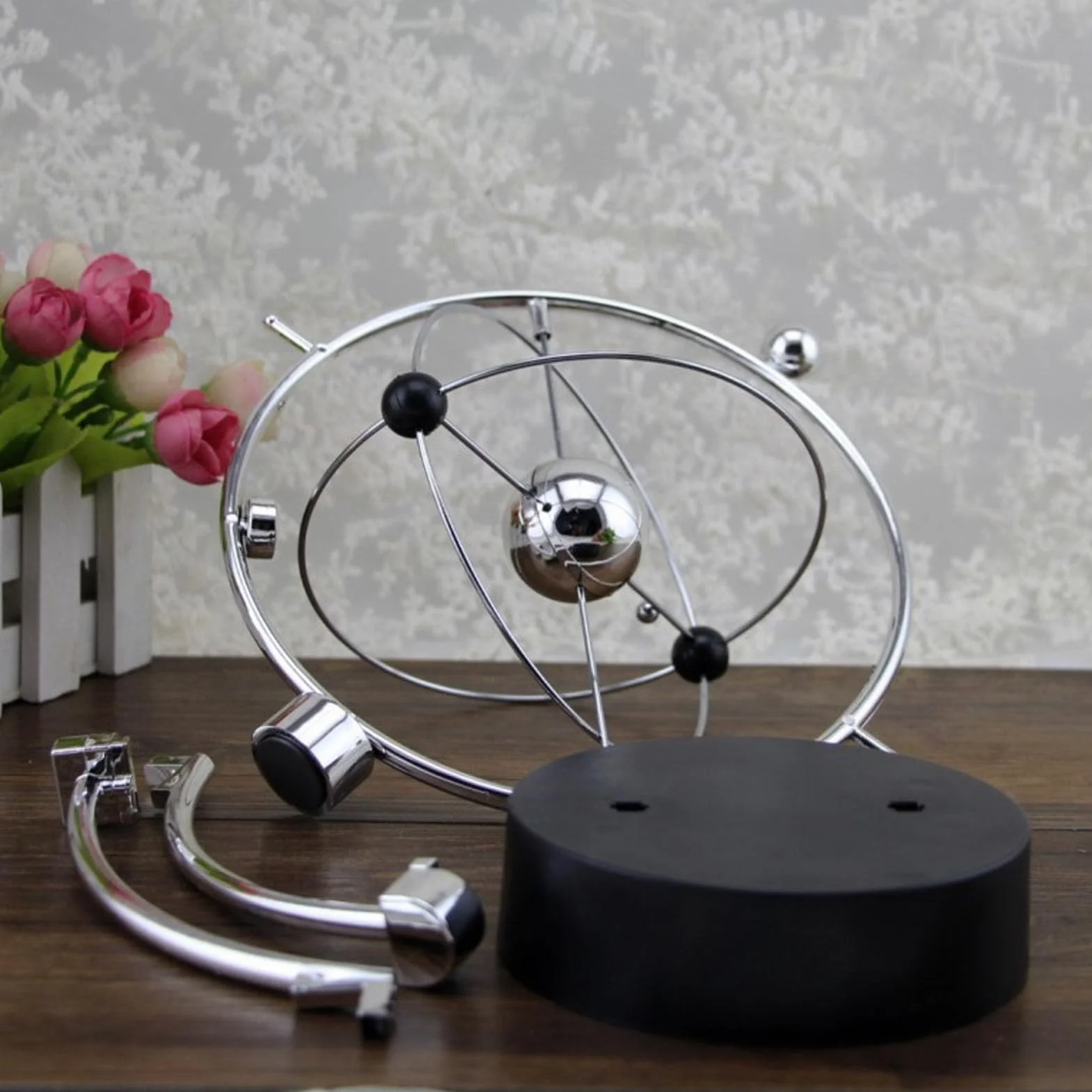 Elektroniczna zabawka na biurko Perpetuum Motion Droga Mleczna Ruch kinetyczny Huśtawka Elektryczna Wiggler Newtony Cradle Balance Ball Dekoracja domowego biura (A603)