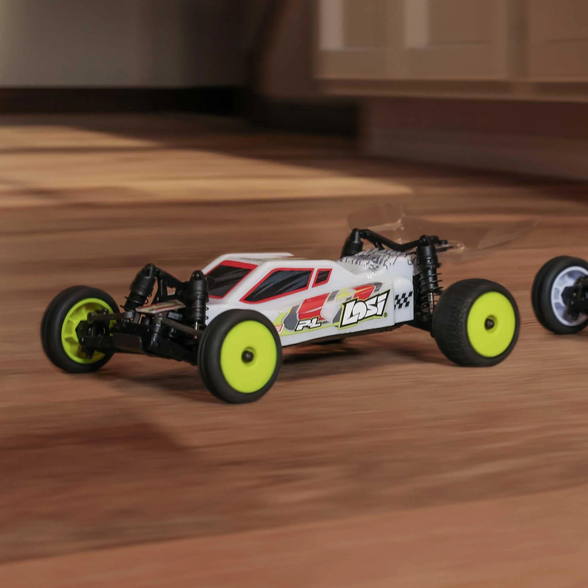 Losi Micro-B Buggy z napędem na 2 koła, biały RTR LOS00007T1