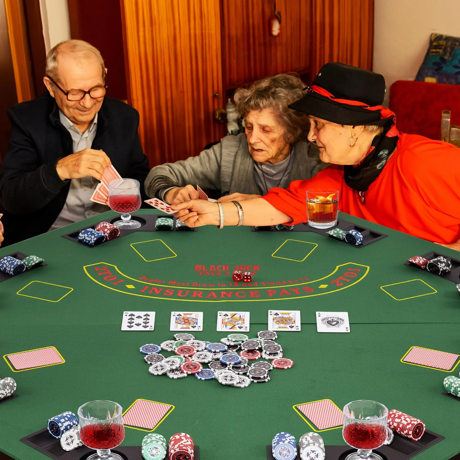 GOPLUS Składana mata do pokera, nakładka na stół pokerowy dla maksymalnie 8 graczy, obrus z torbą do przenoszenia i uchwytem na napoje, ośmiokątna podkładka na stół pokera, na imprezy, 120 x 120 cm