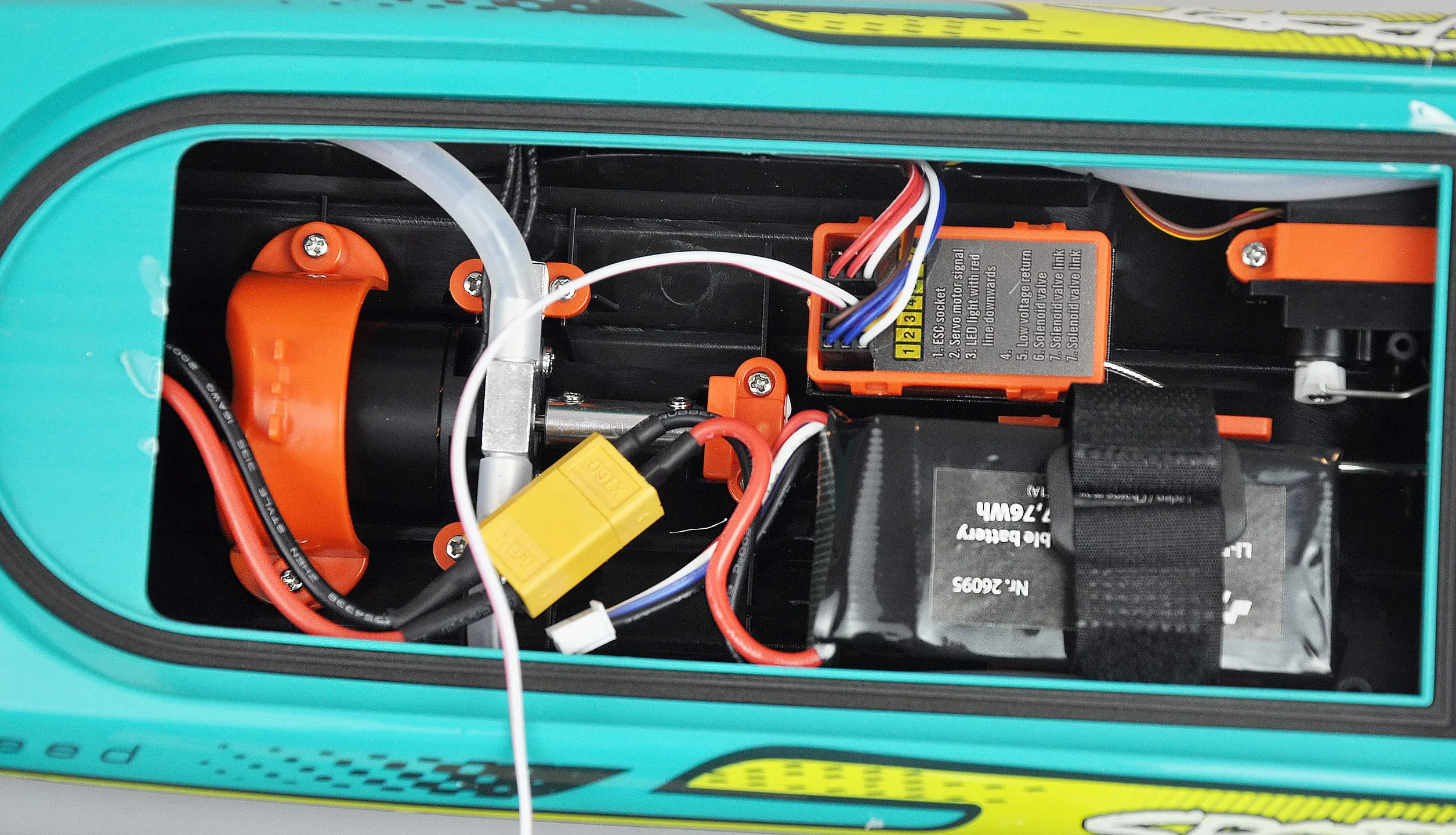 Amewi 26095 Tornado High Speed Boot Brushless 450 mm 65 km/h 2,4 GHz RTR, kolorowy
