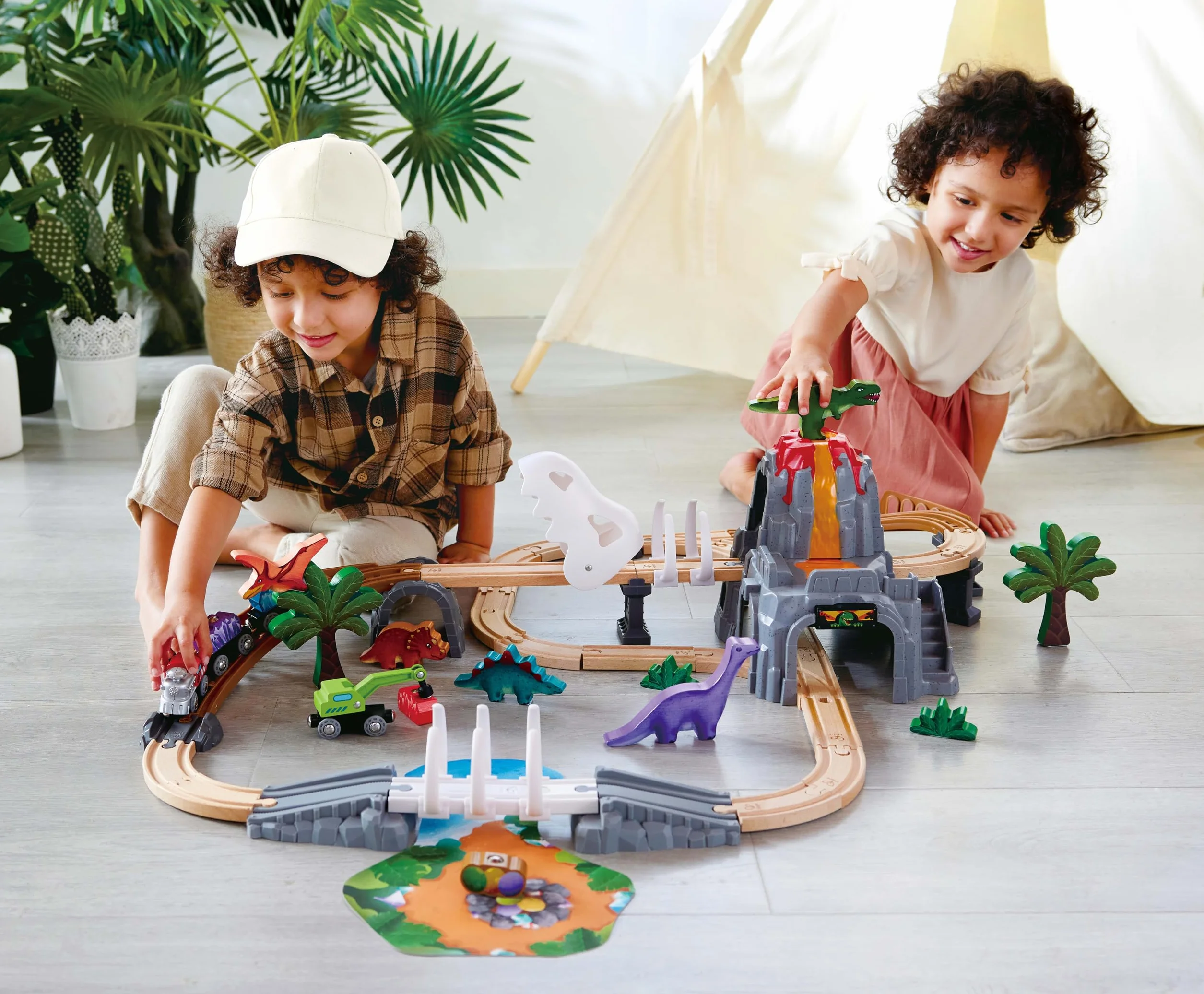 Hape Zestaw przygodowy kolejowy Dino