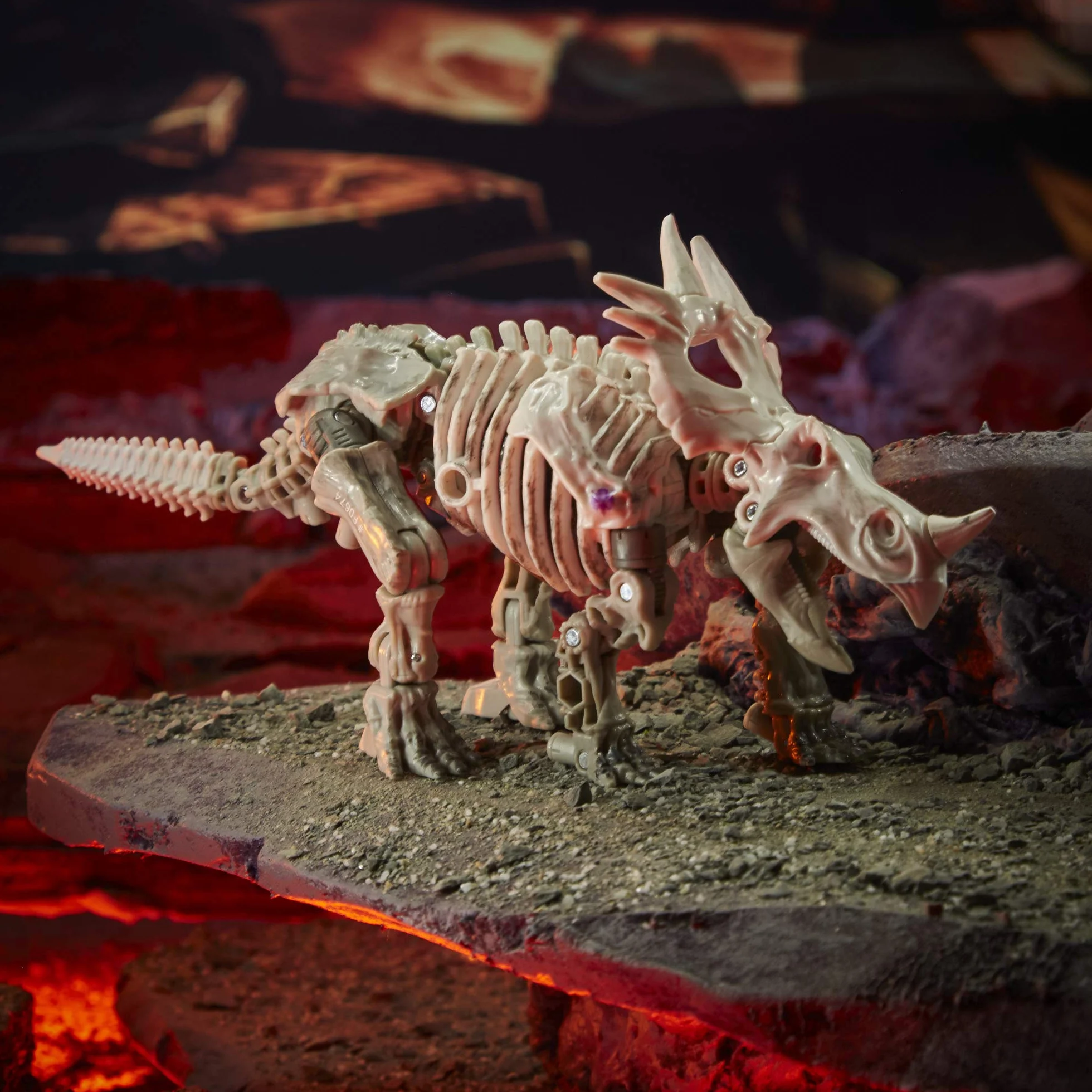 Transformers Toys Generations War for Cybertron: Kingdom Deluxe WFC-K15 Ractonite Fossilizer Figurka - Dzieci w wieku 8 i więcej, 14 cm wielokolorowa F0674