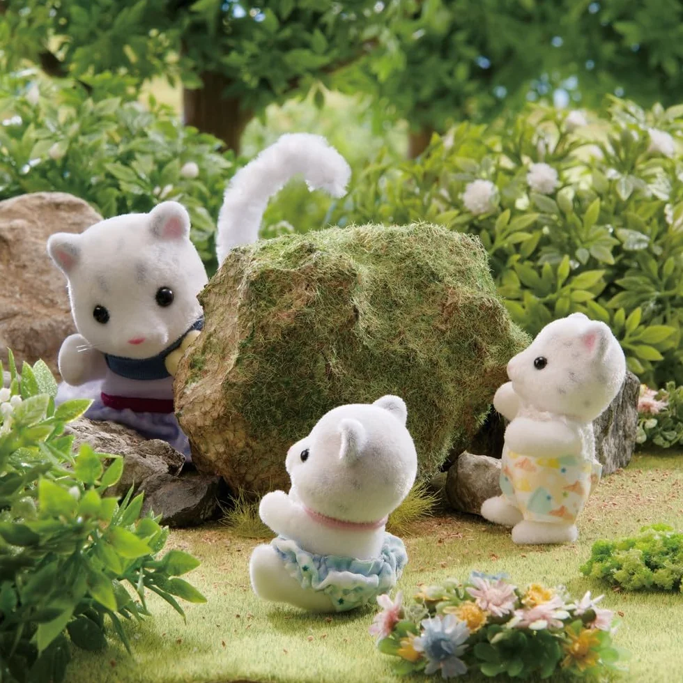 Sylvanian Families - 5814 Snow Leopard Family - Dollhouse Playsets