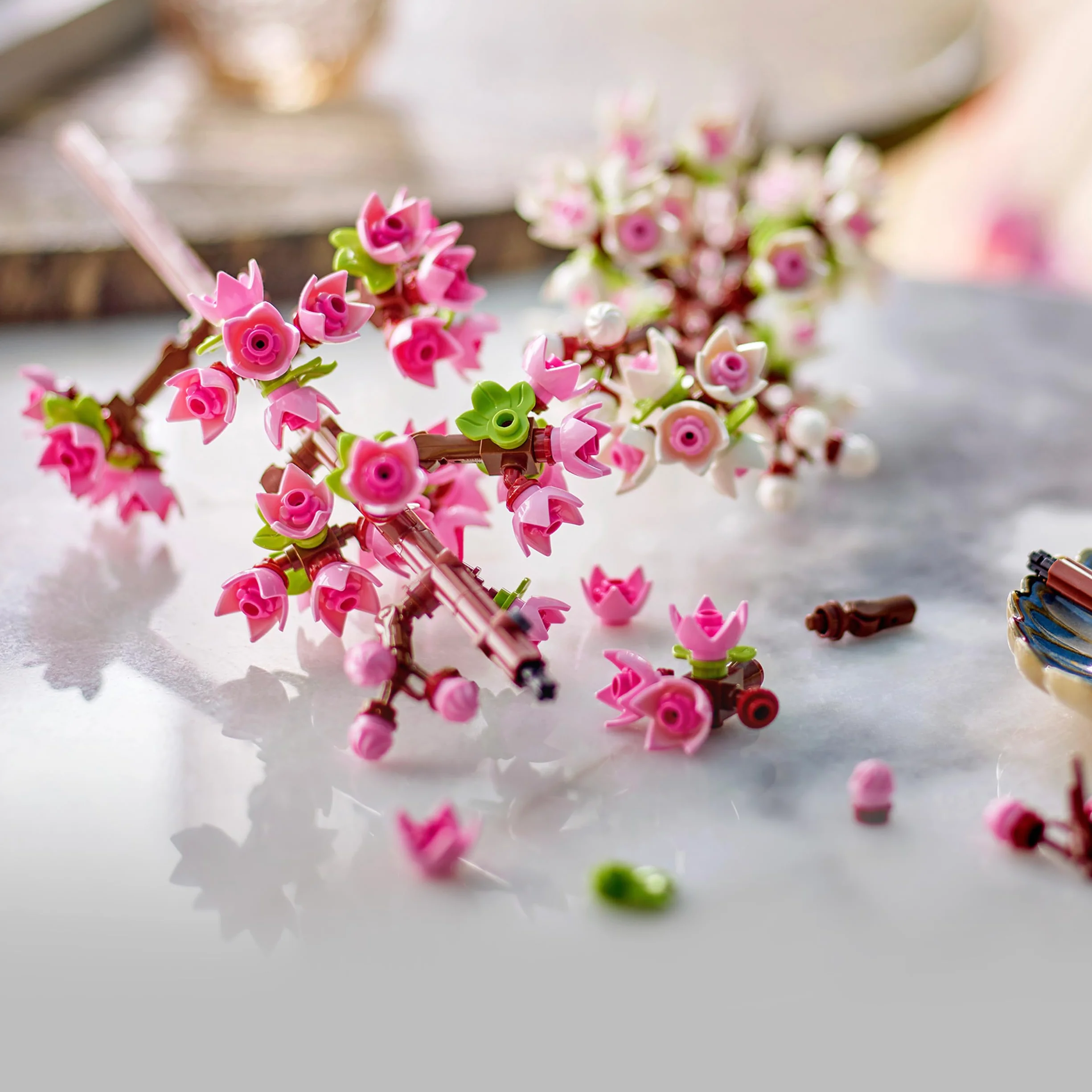 LEGO Botanicals Kwiaty wiśni, Sztuczne Kwiaty do Zbudowania z Klocków, Pomysł na Prezent dla Przyjaciółki, dla Nastolatek, dla Dziewczynek i Chłopców od 8 Lat, Ciekawe Dekoracje na Biurko, 40725