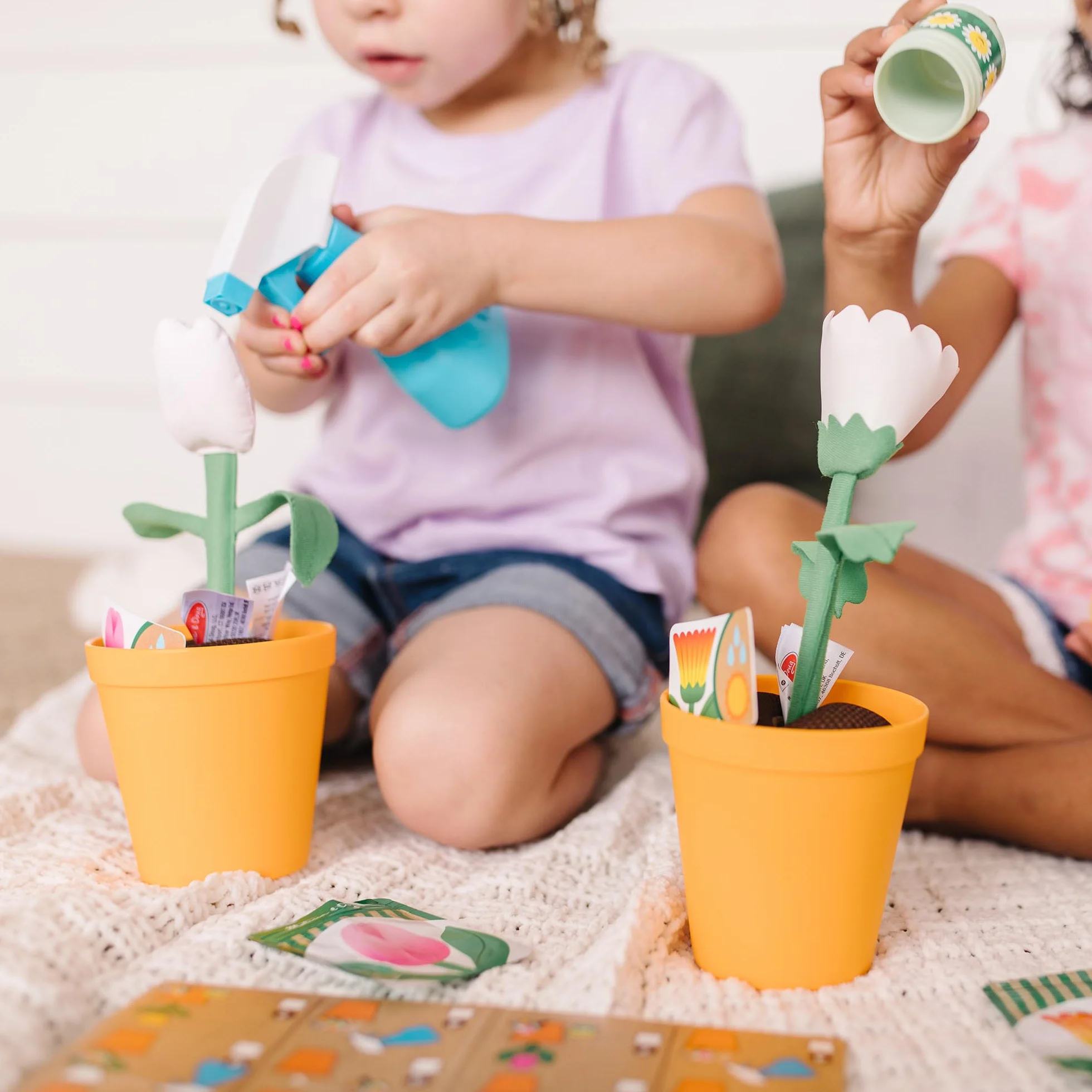 Melissa & Doug Let's Explore Flower Gardening zestaw do zabawy w ogrodzie, zabawka udawana | wiek 3 + | prezent dla chłopca lub dziewczyny