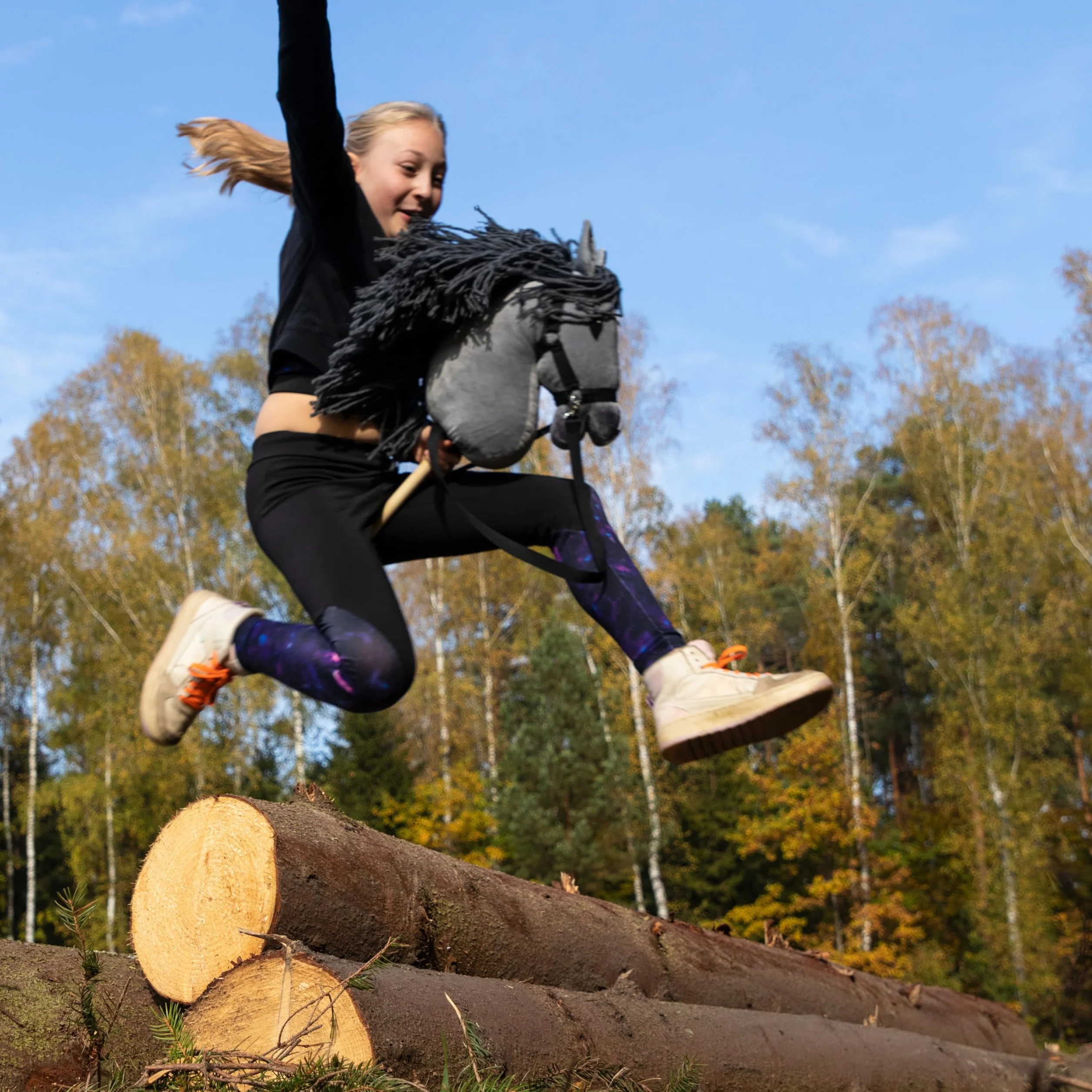SKIPPI Hobby Horse, Szary Koń na Kiju, Konik na Patyku, Duży A3, Kantar i Wodze w Zestawie, Hobby Horsing, prezent dla Dziewczynki, dla Dziecka