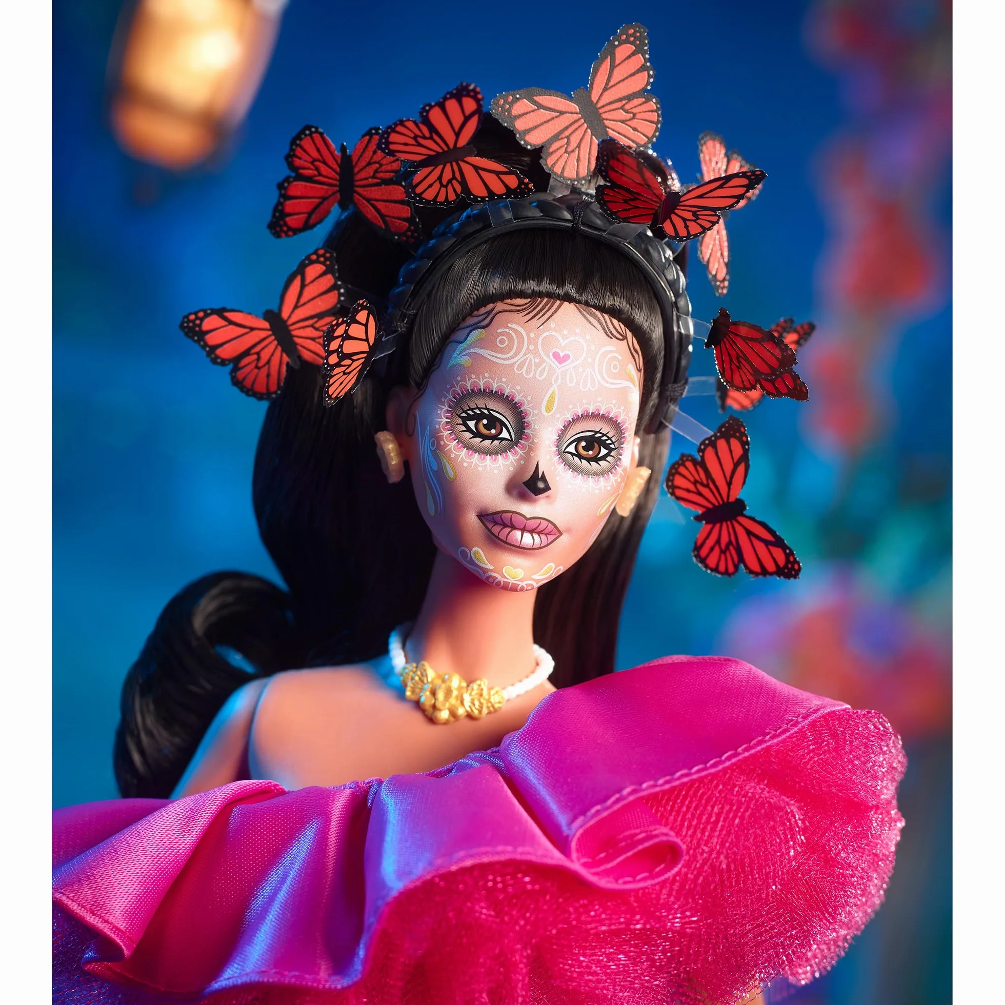 Barbie Dia de Muertos Lalka (2023) w różowej sukni z falbankami + „ofiara” na domowy ołtarzyk, Barbie Signature HJX14