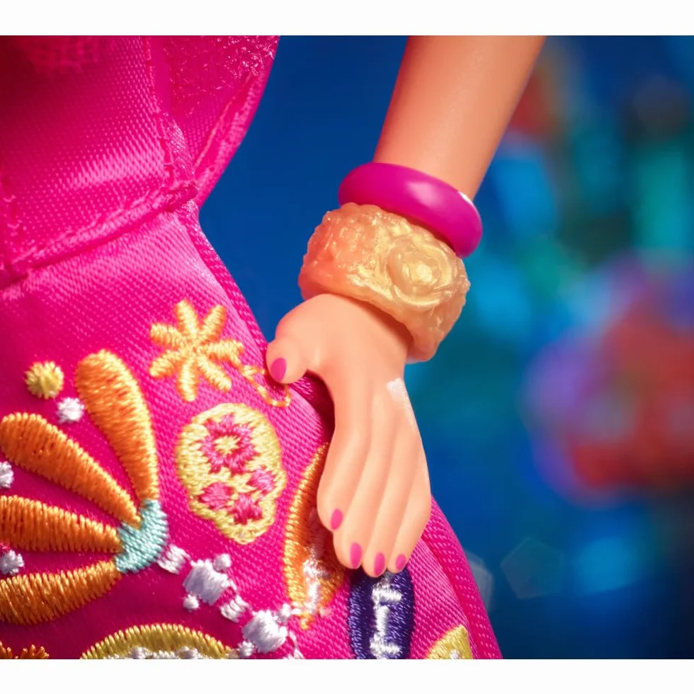 Barbie Dia de Muertos Lalka (2023) w różowej sukni z falbankami + „ofiara” na domowy ołtarzyk, Barbie Signature HJX14