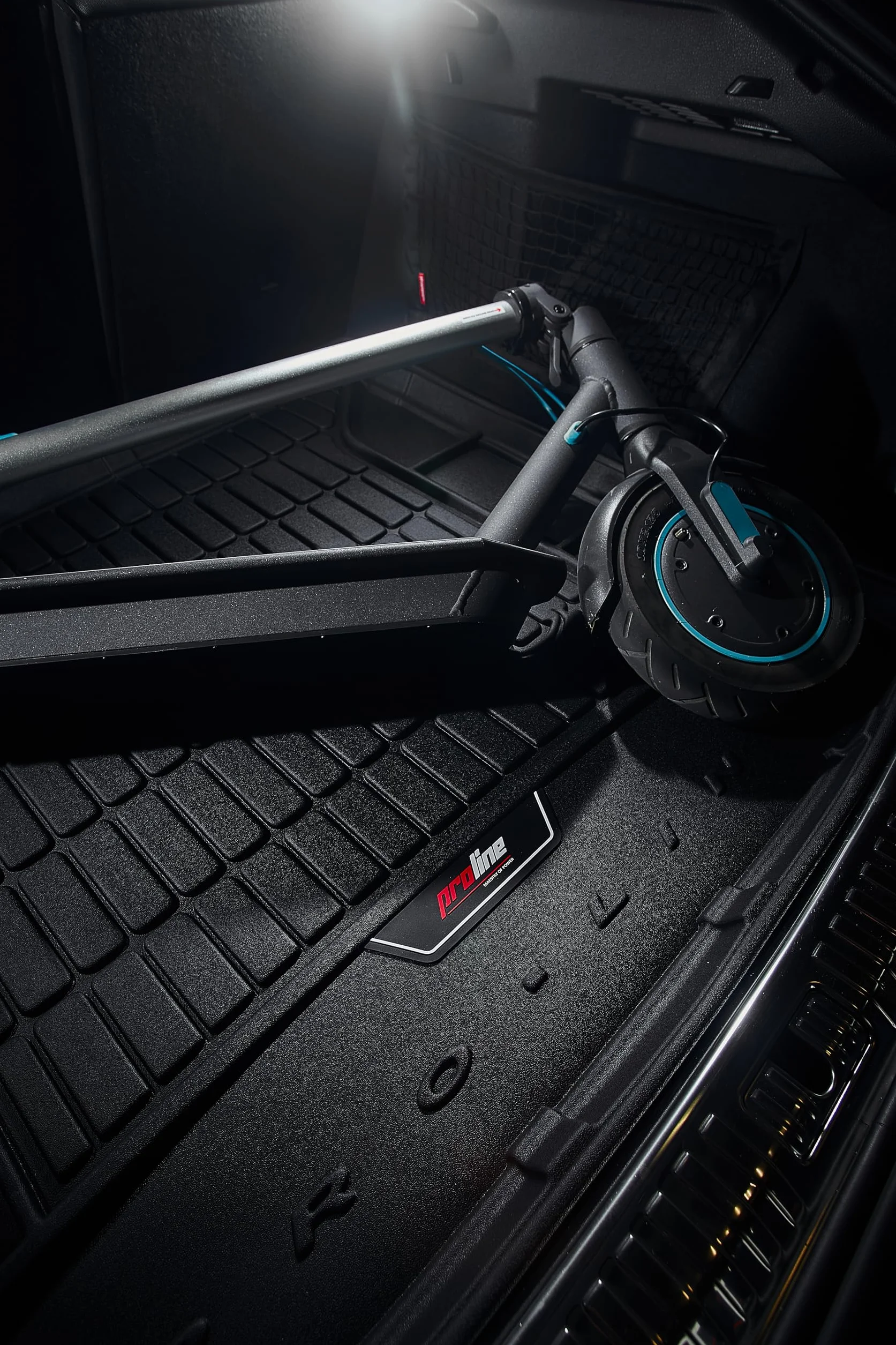 FROGUM ProLine 3D z logo gumowa eskluzywna mata do bagażnika dopasowana do Ford S-Max II 2014-2023 | Wygodny organizer | Najwyższe ranty | Stylowy design