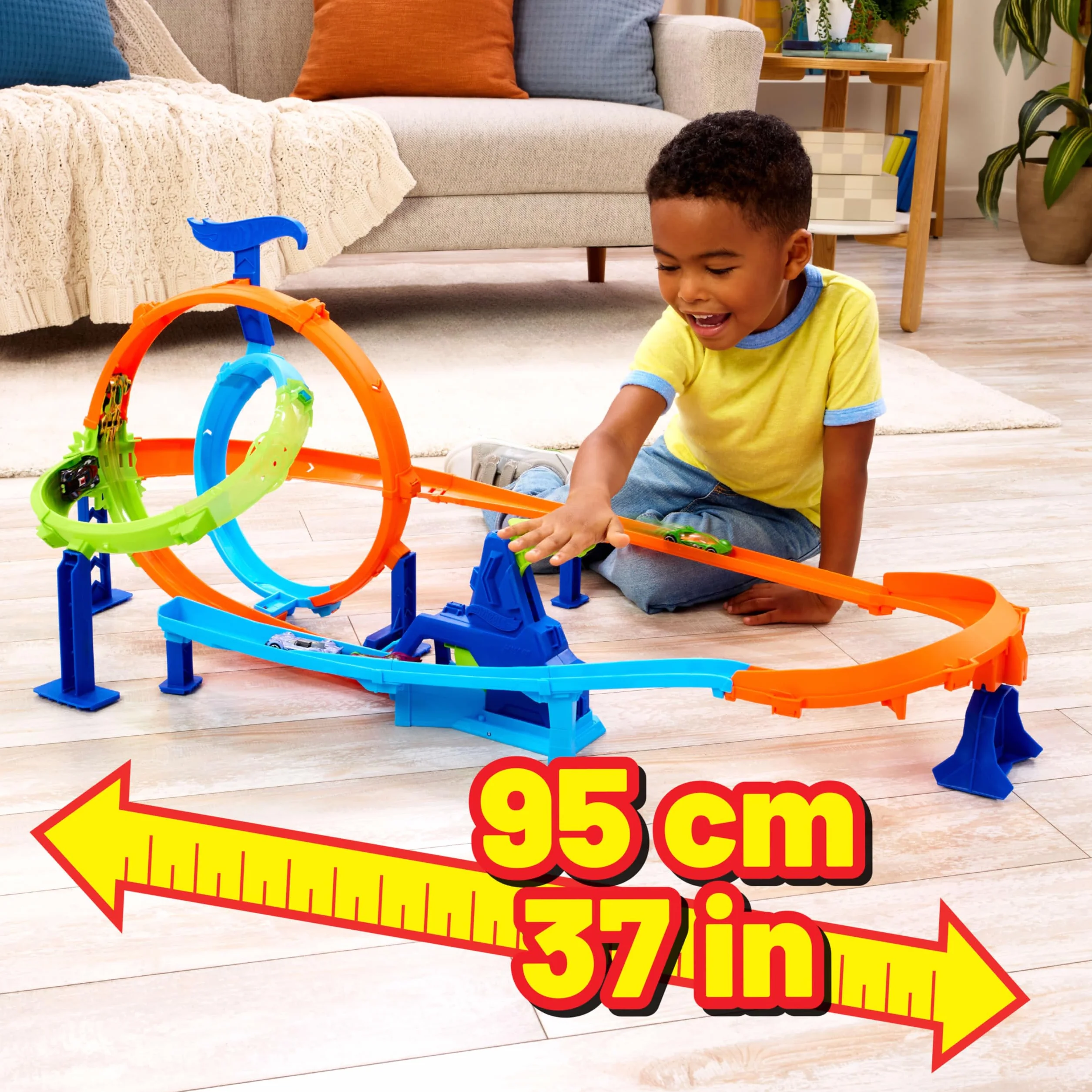 Hot Wheels Stunt Tracks Tor wyścigowy Rajdowy cyklon Zestaw i metalowy samochód zabawka w skali 1:64, podwójna pętla, strefa kraks, zabawka dla dzieci 4+, JHK73