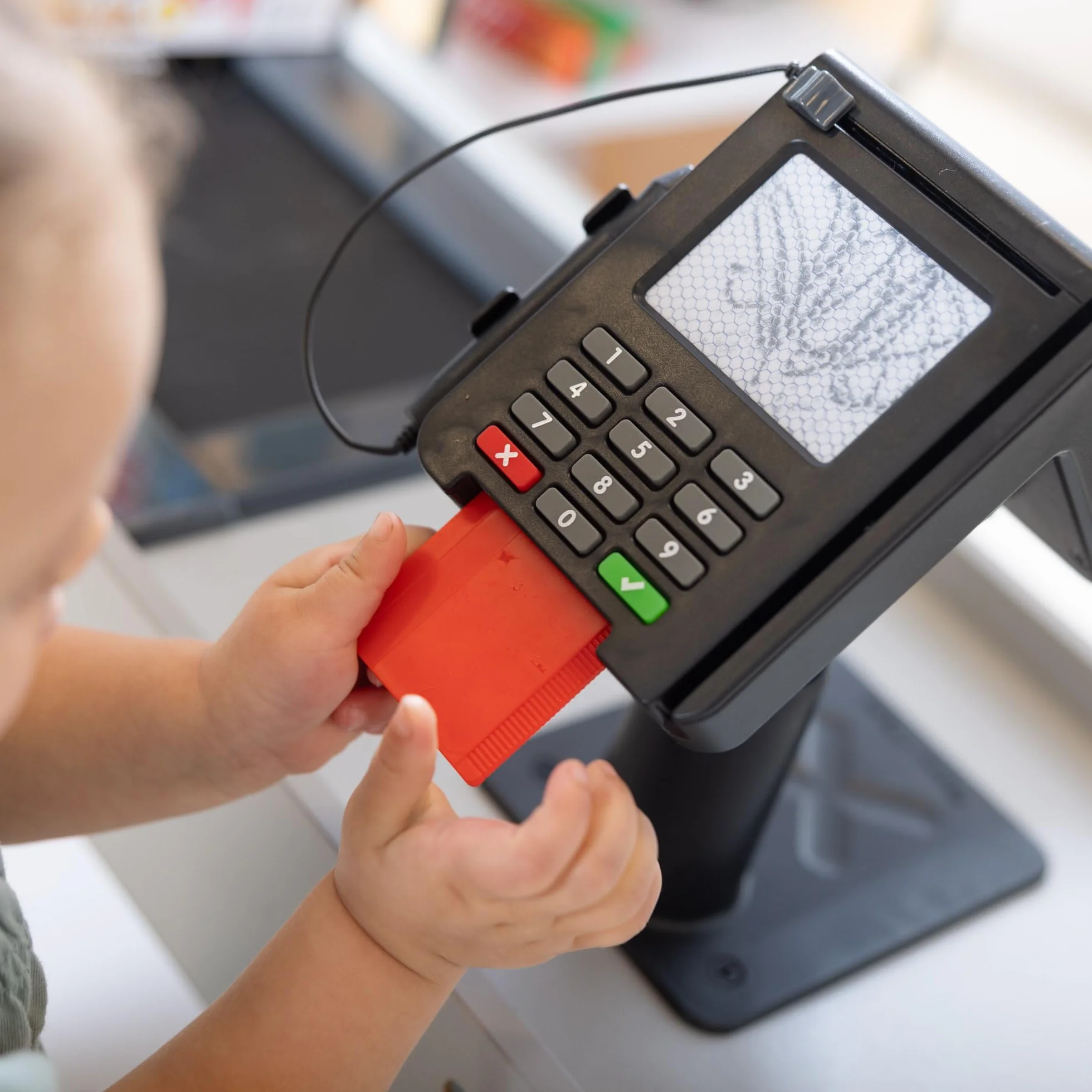Melissa & Doug Drewniany sklep spożywczy Fresh Mart | Kasa dla dzieci | Zabawa w supermarket dla dzieci| Bardzo duży drewniany zestaw do zabawy z akcesoriami | Prezent dla chłopców I dziewczynek