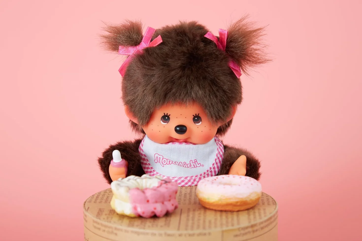 OKU Monchhichi 20 cm Meisje met slab Roze