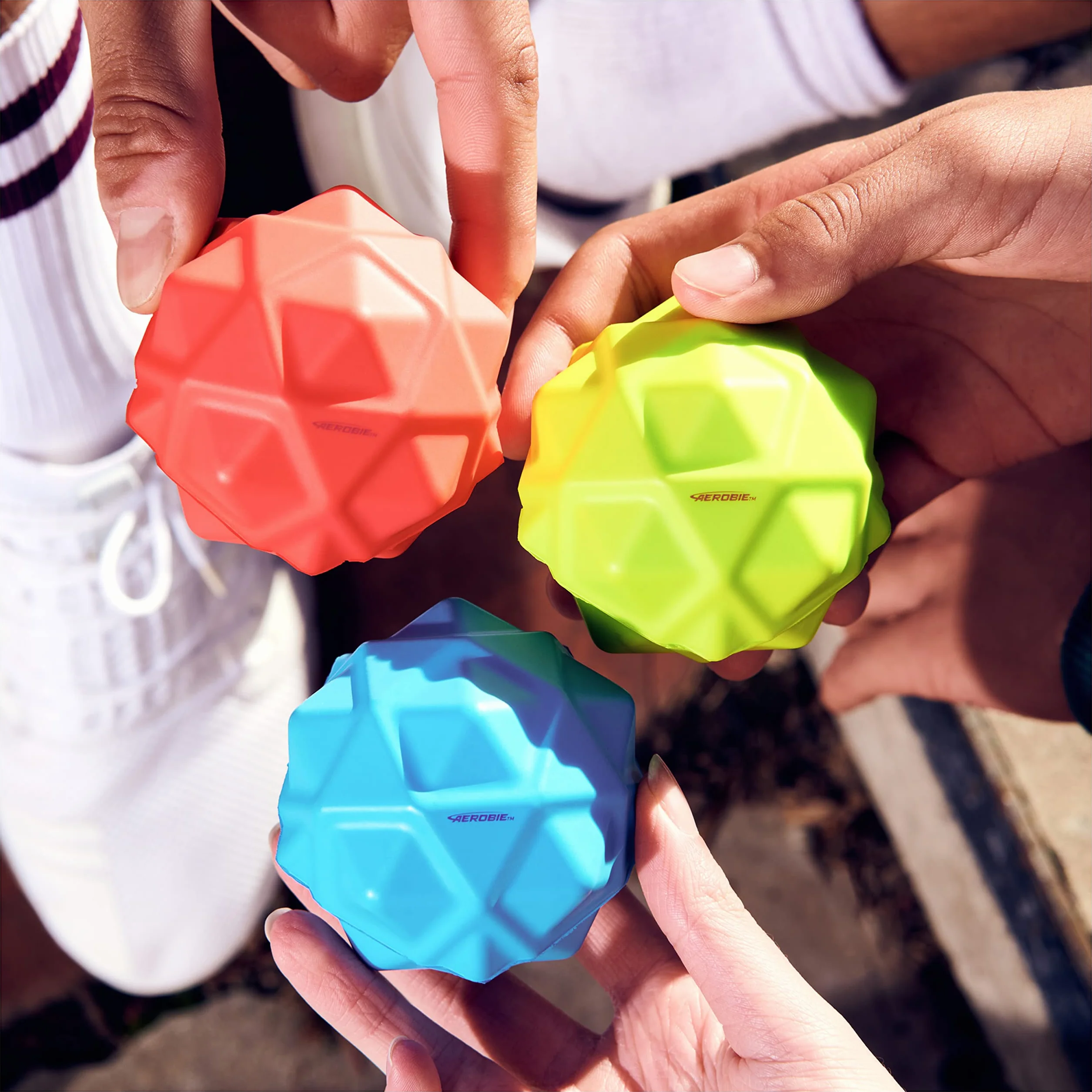 Aerobie Sonic Bounce Ball, dmuchana piłka do zabawy dla dzieci na świeżym powietrzu, prezent urodzinowy dla dzieci i młodzieży w wieku 8+, warianty mogą się różnić