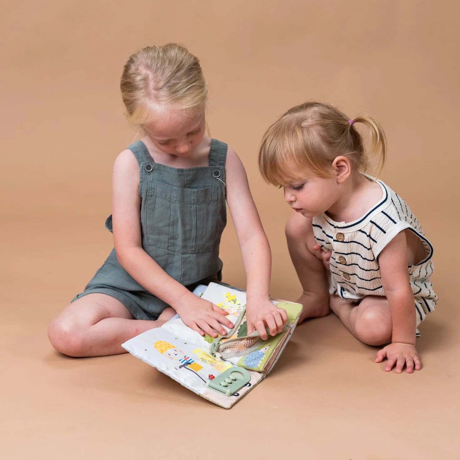 Taf Toys Montessori Zabawki dla dzieci w wieku 1-2-, 3 lat, zajęcia edukacyjne dla małych dzieci, z 12 sensorycznymi aktywnościami dla maluchów dla chłopców i dziewcząt