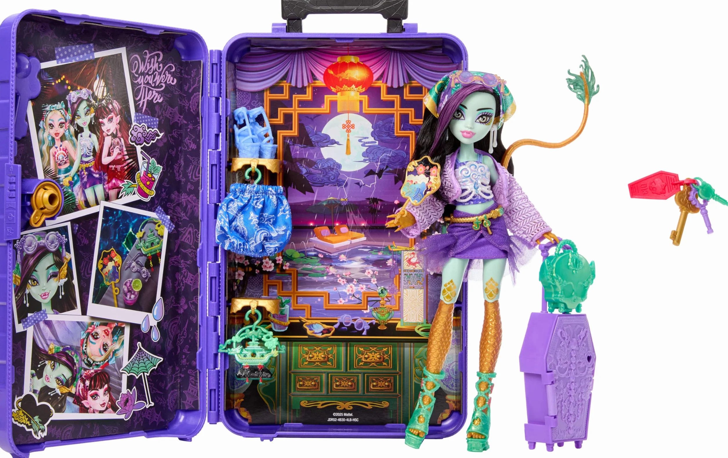 Monster High Straszysekrety Seria 7 Upiorystyczne wakacje Jinafire Long Zestaw: lalka, walizka i akcesoria-niespodzianki, w tym ubranka dla lalki, zabawka dla dzieci 4+, JDR52