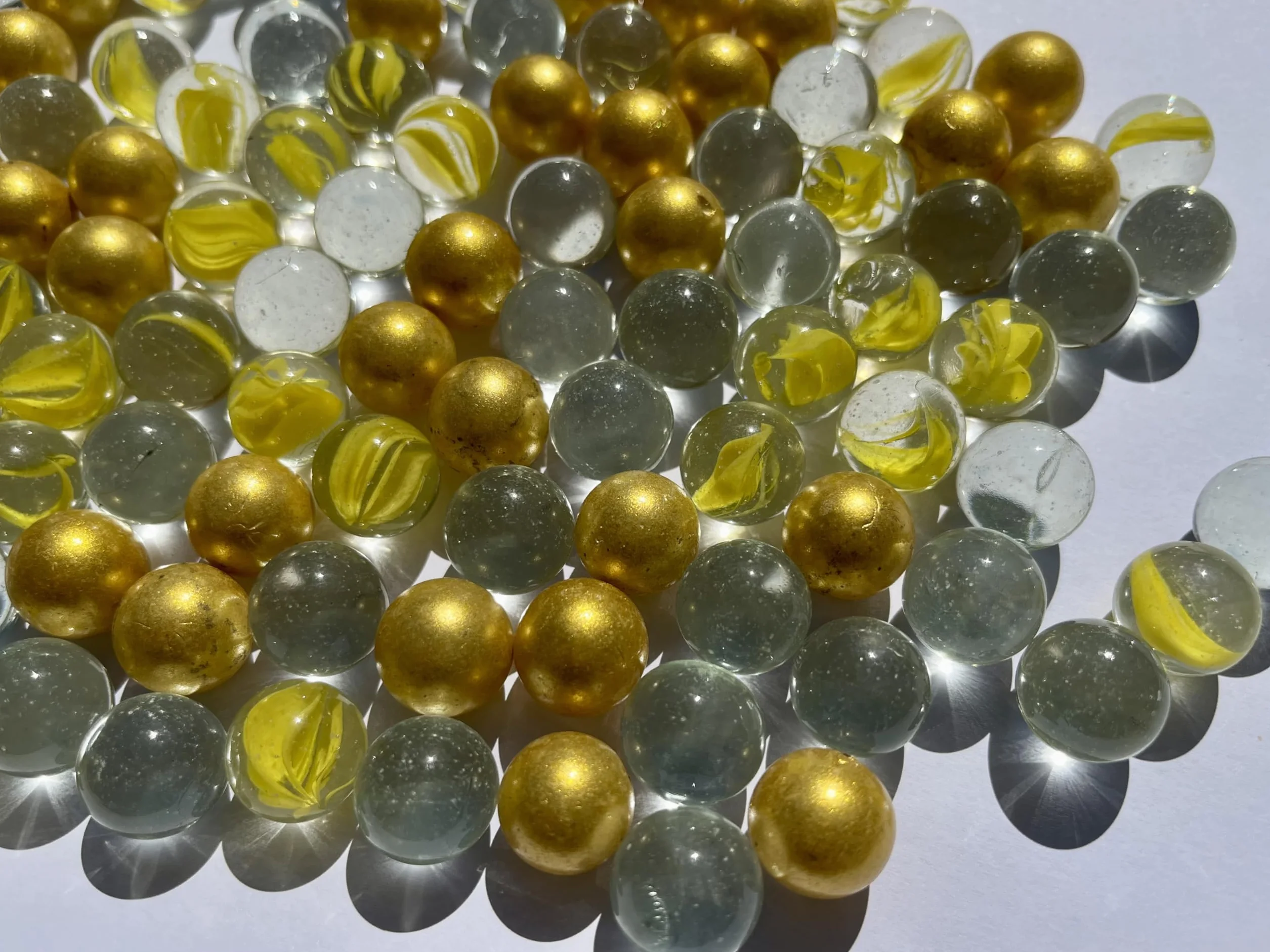 FAIRY TAIL & GLITZER FEE 100 kulek złota przezroczysta mieszanka szklanych kulek 16 mm gra w kulki złote przezroczyste kulki